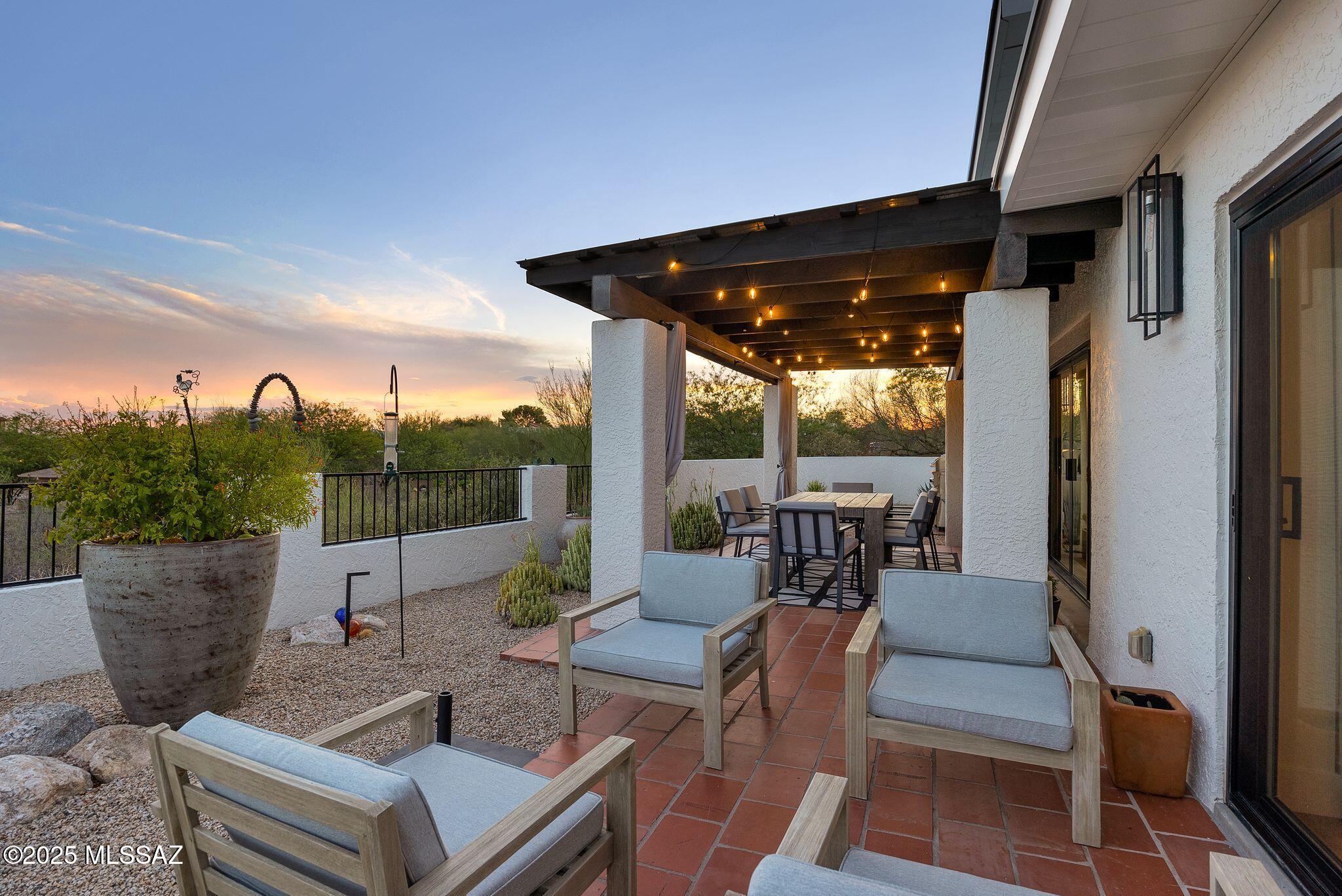 4518 N Camino Cardenal