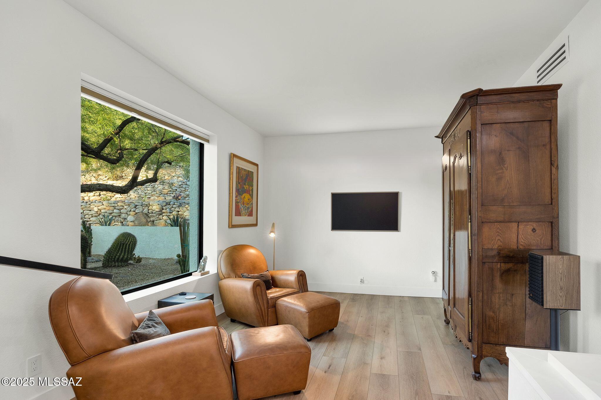 4518 N Camino Cardenal
