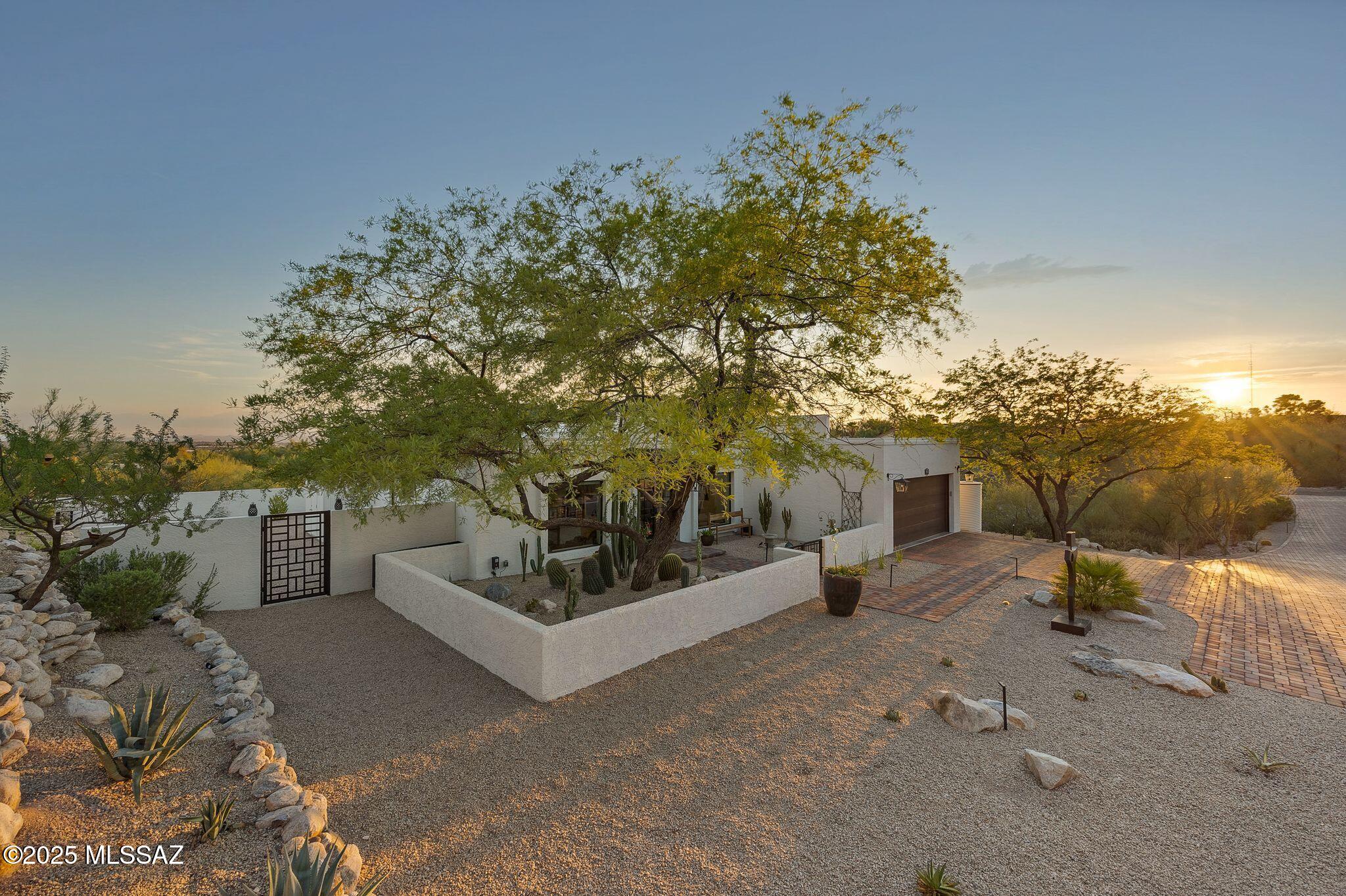 4518 N Camino Cardenal