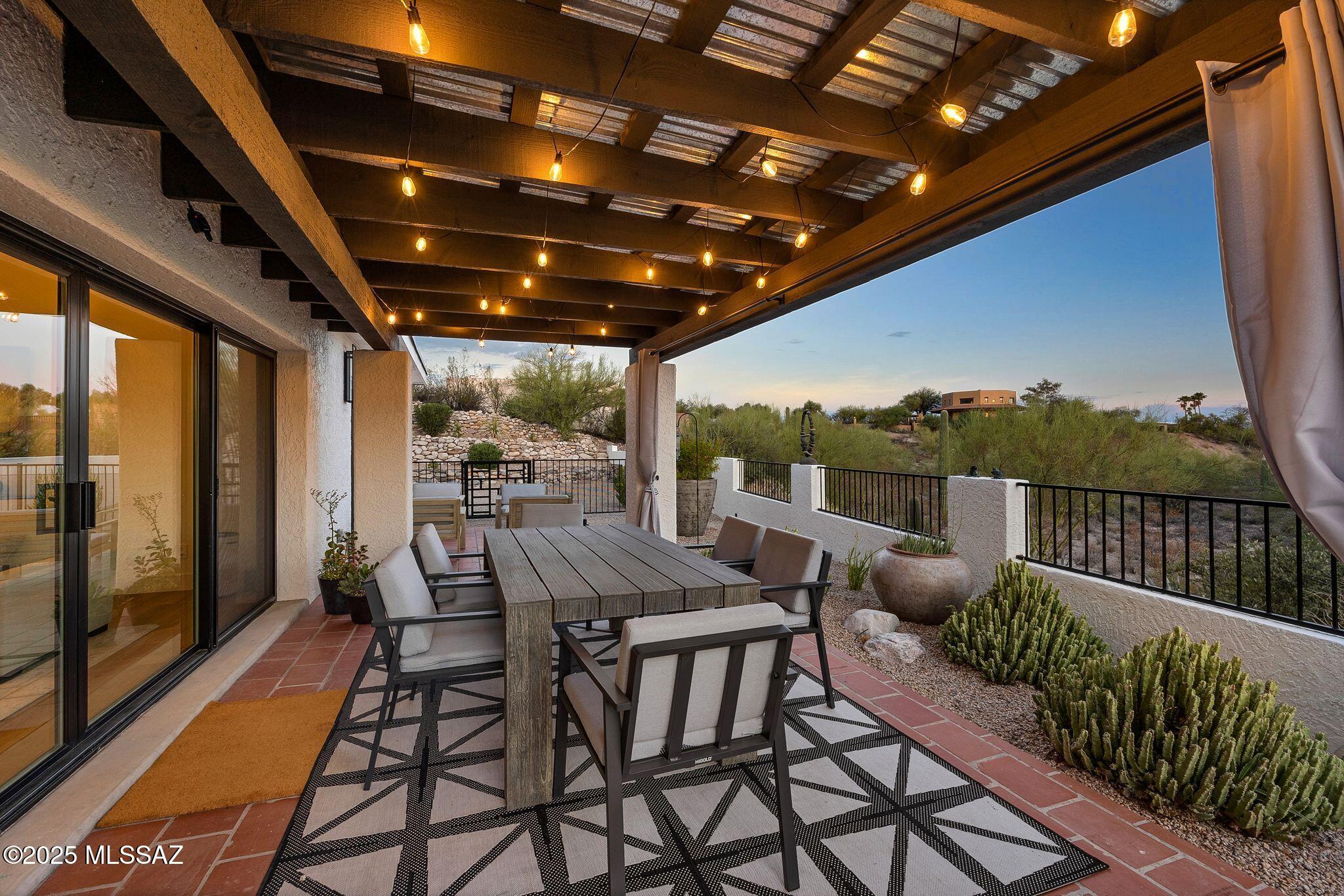 4518 N Camino Cardenal