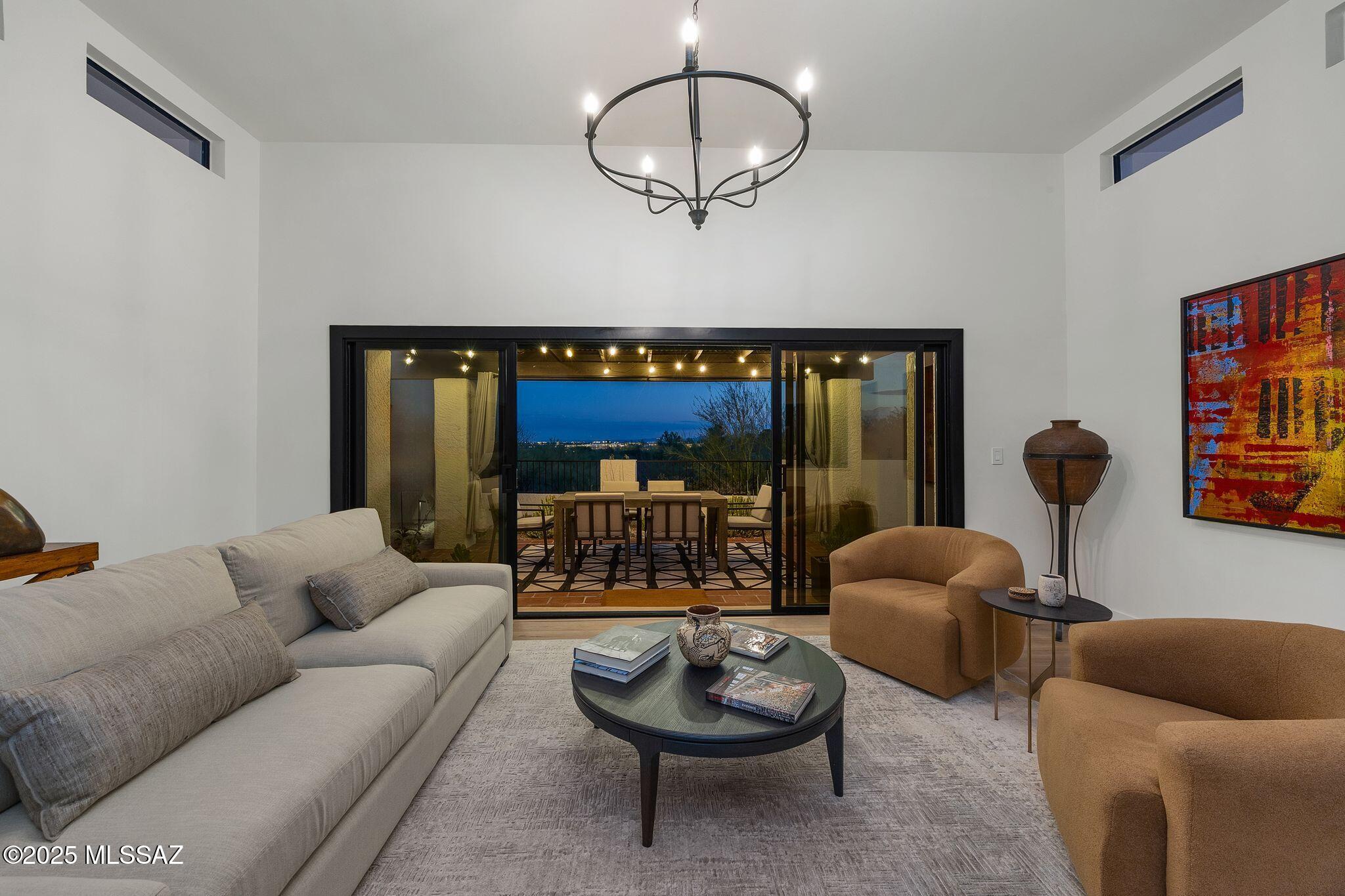 4518 N Camino Cardenal