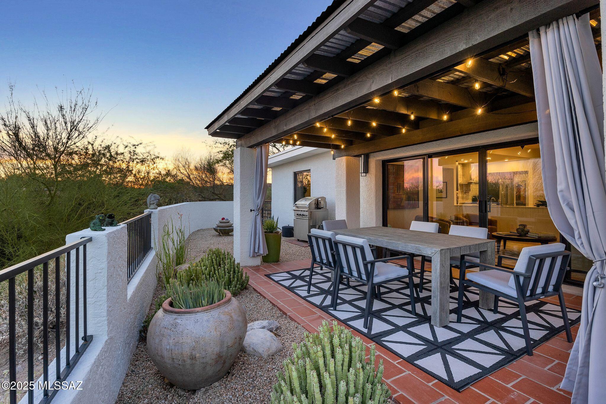 4518 N Camino Cardenal