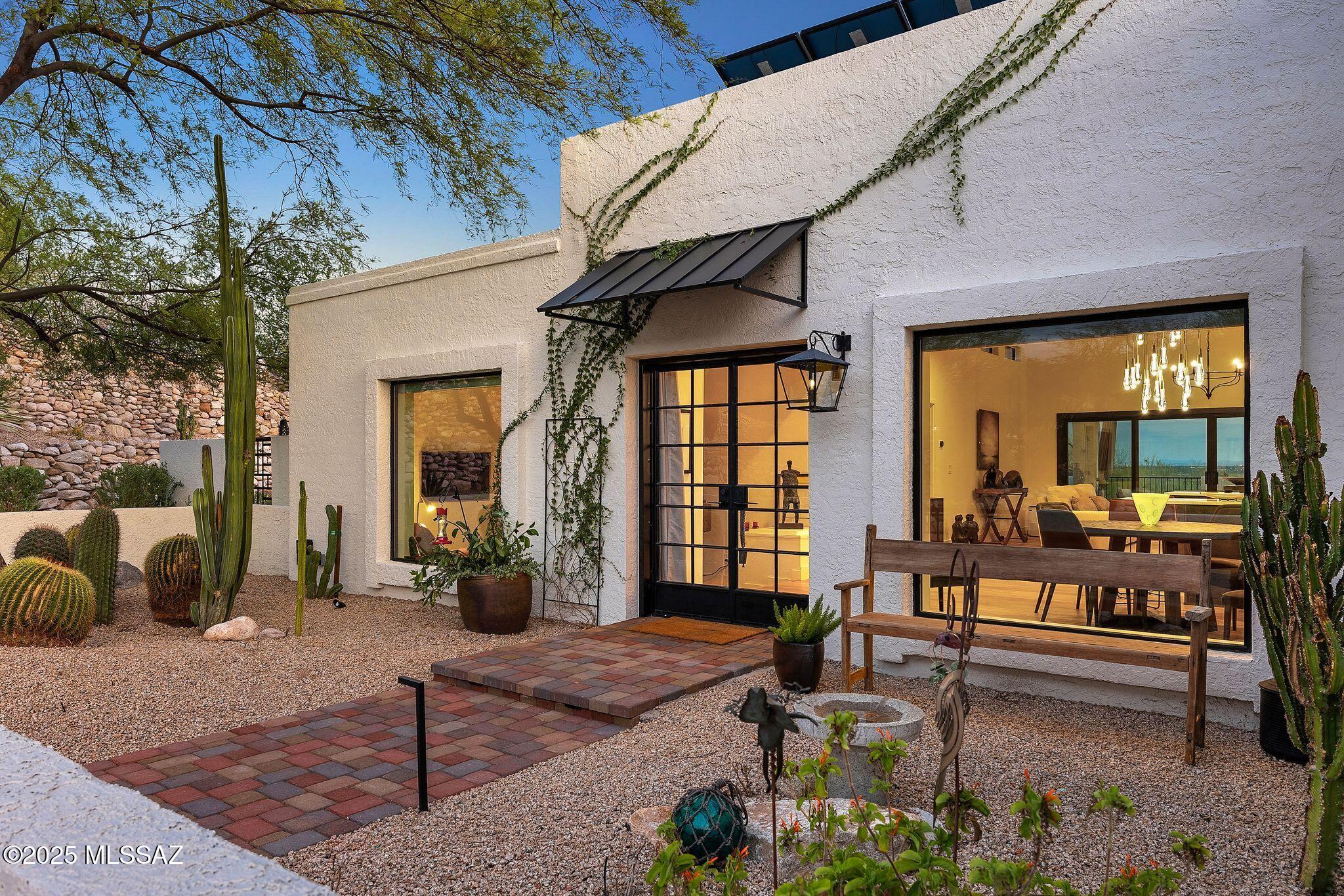 4518 N Camino Cardenal