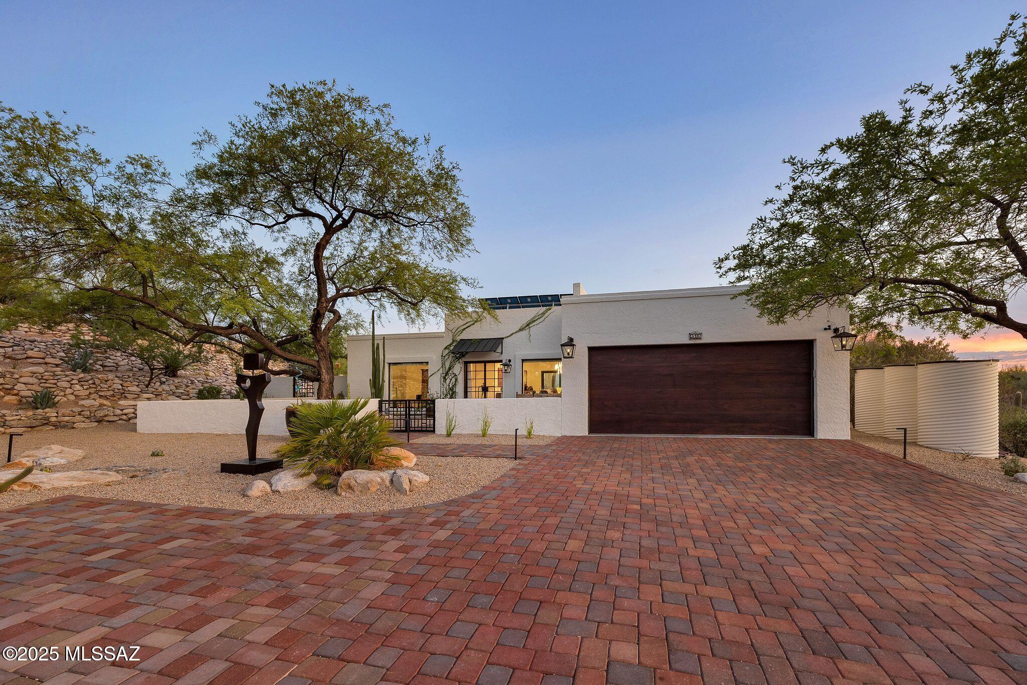 4518 N Camino Cardenal