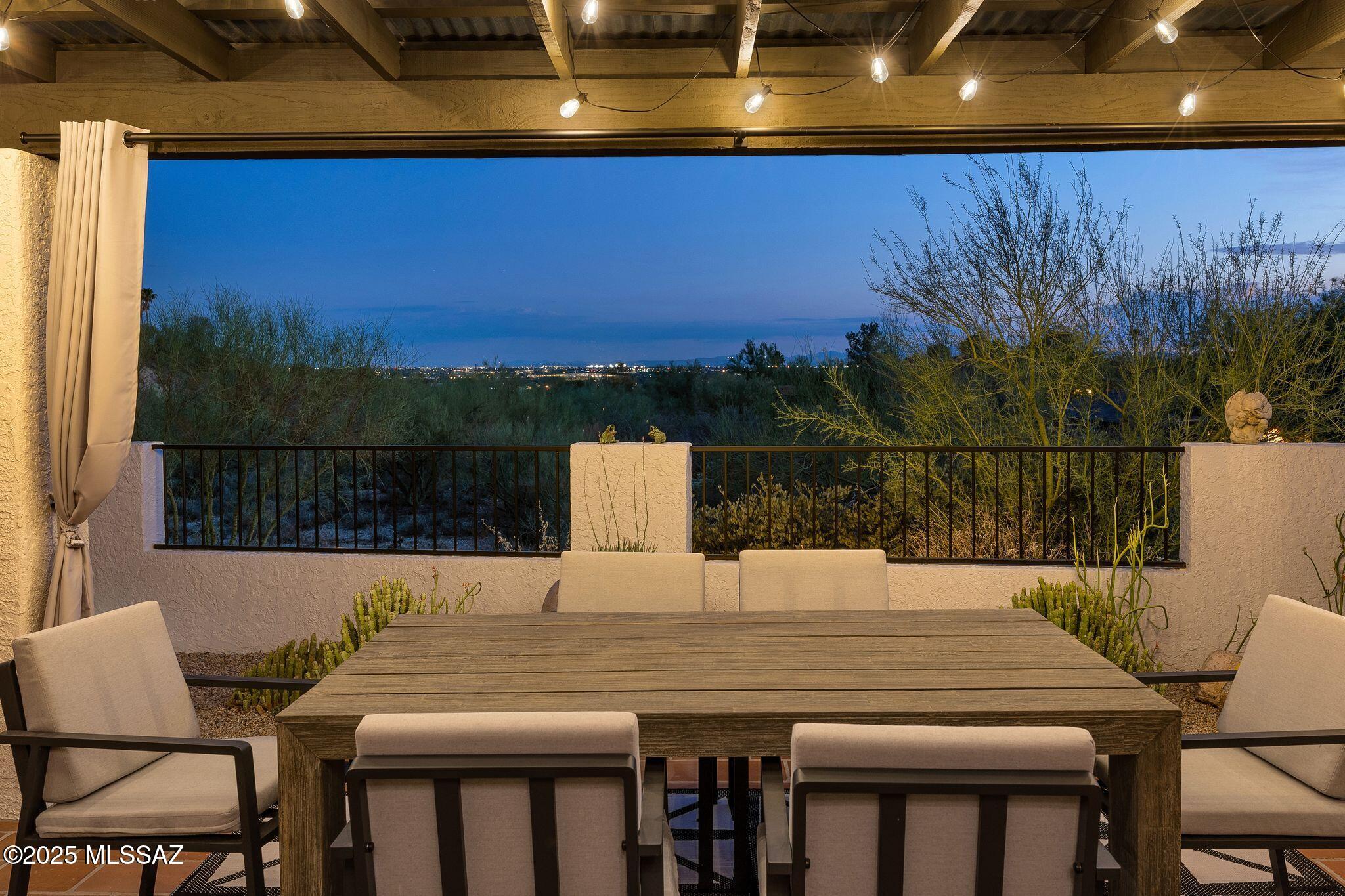 4518 N Camino Cardenal