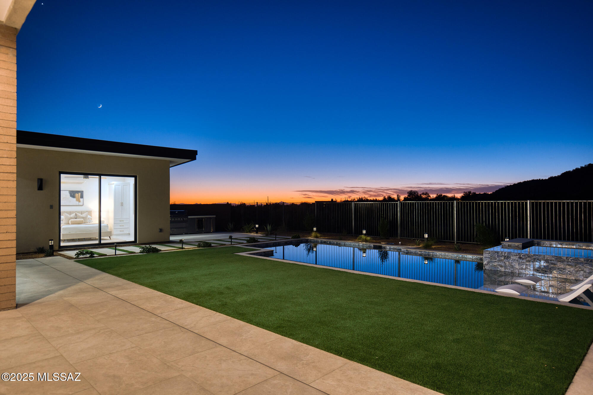 5822 W Sunset Gallery Place