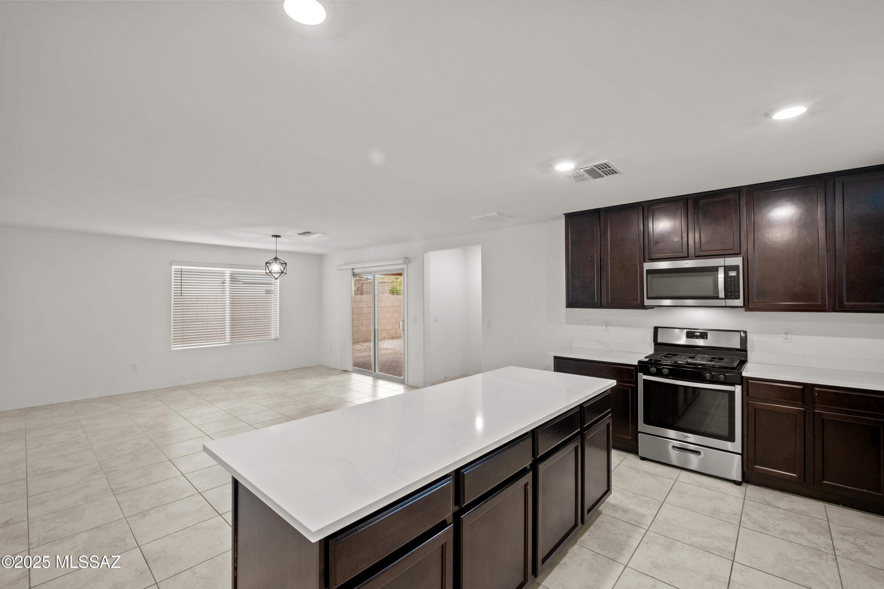 884 W Calle Sucre