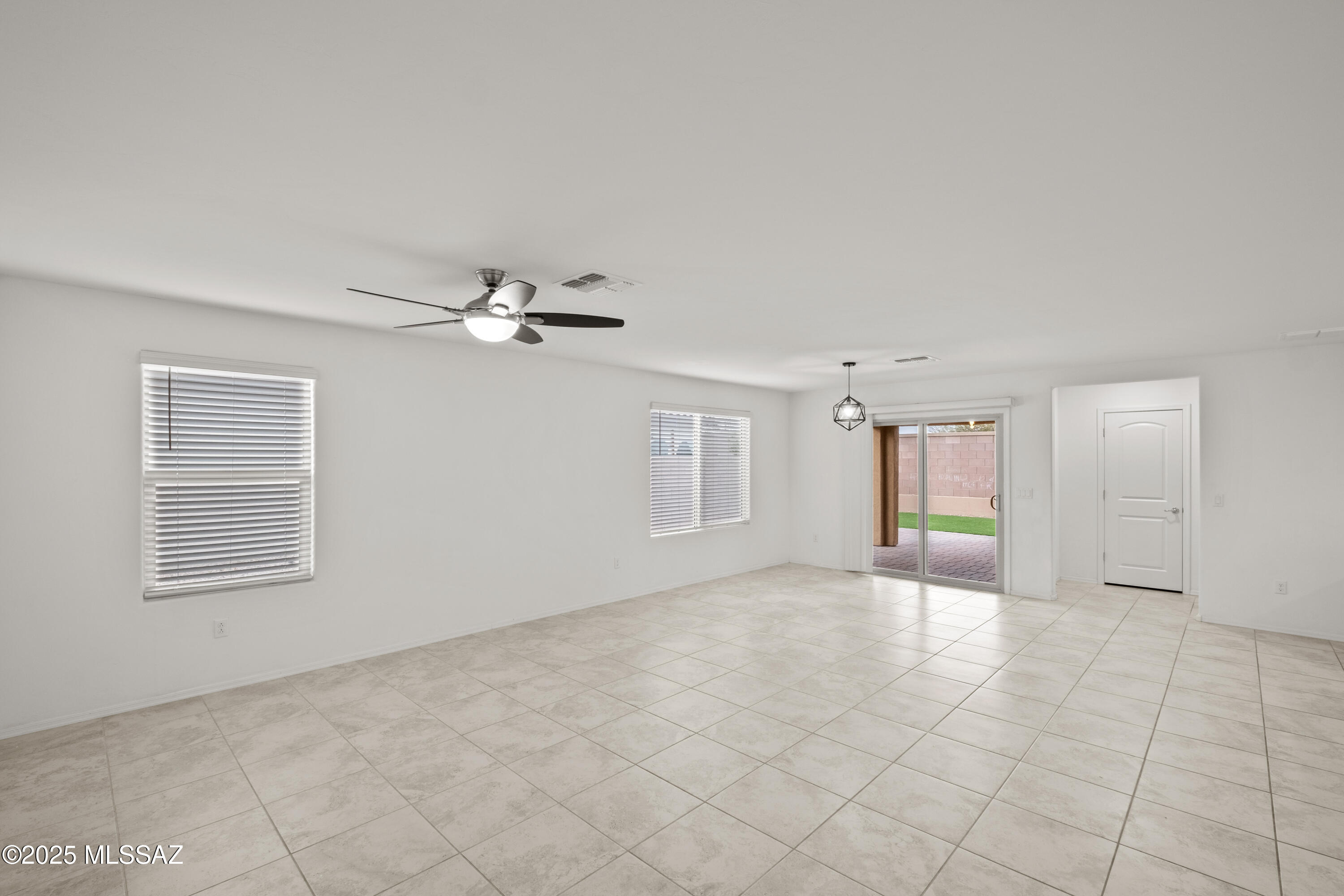 884 W Calle Sucre