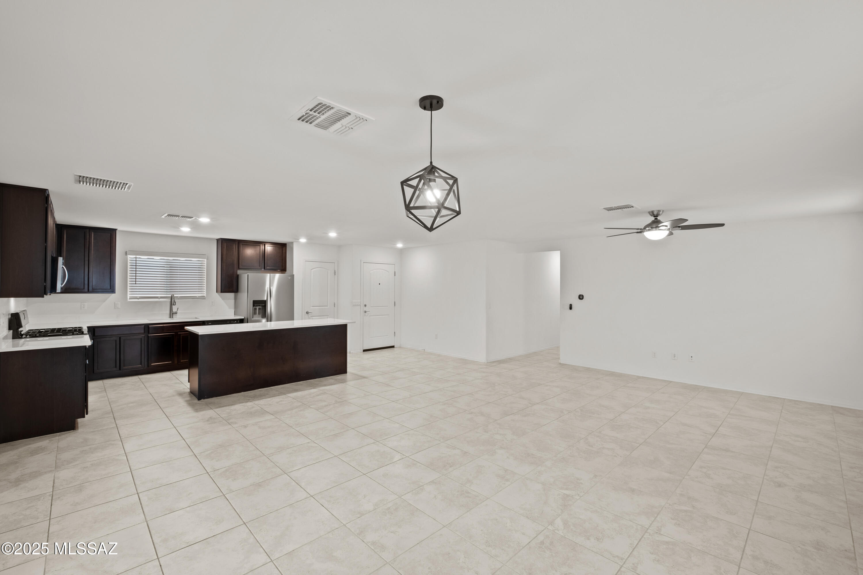 884 W Calle Sucre