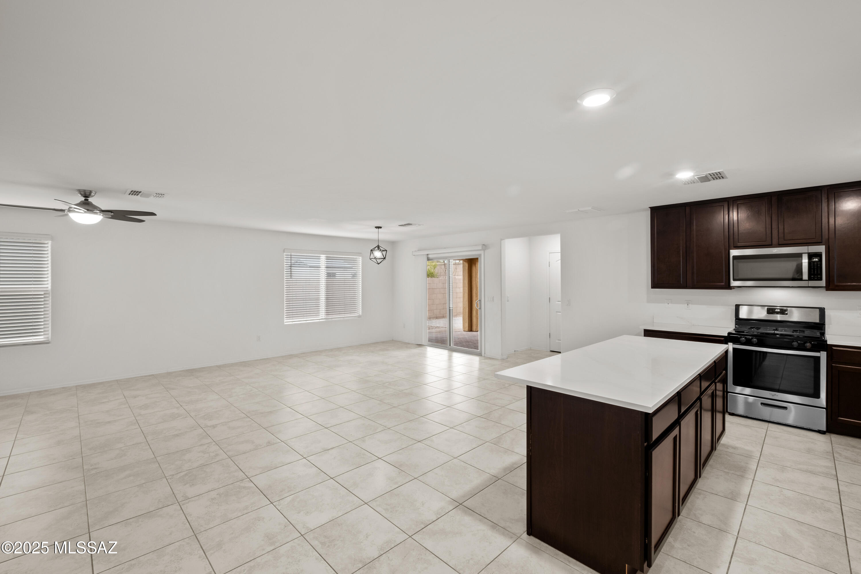 884 W Calle Sucre