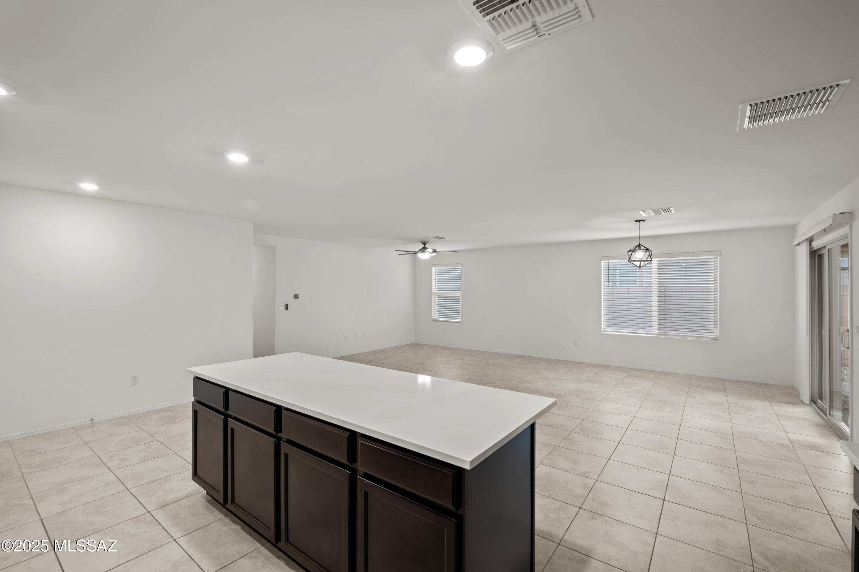 884 W Calle Sucre