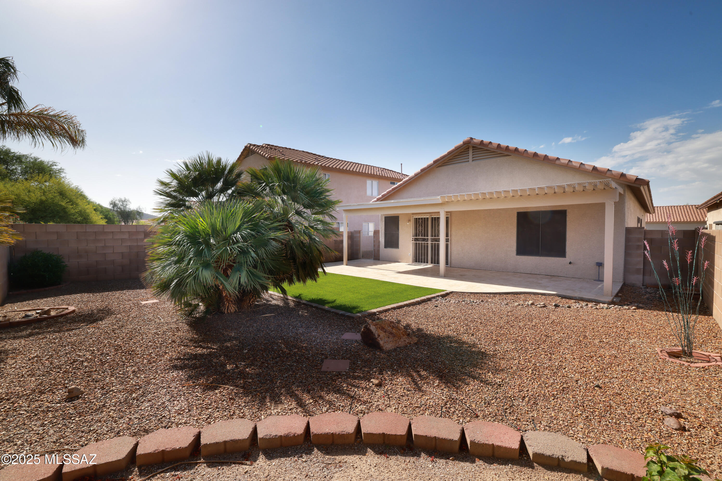 7541 W Splendor Drive