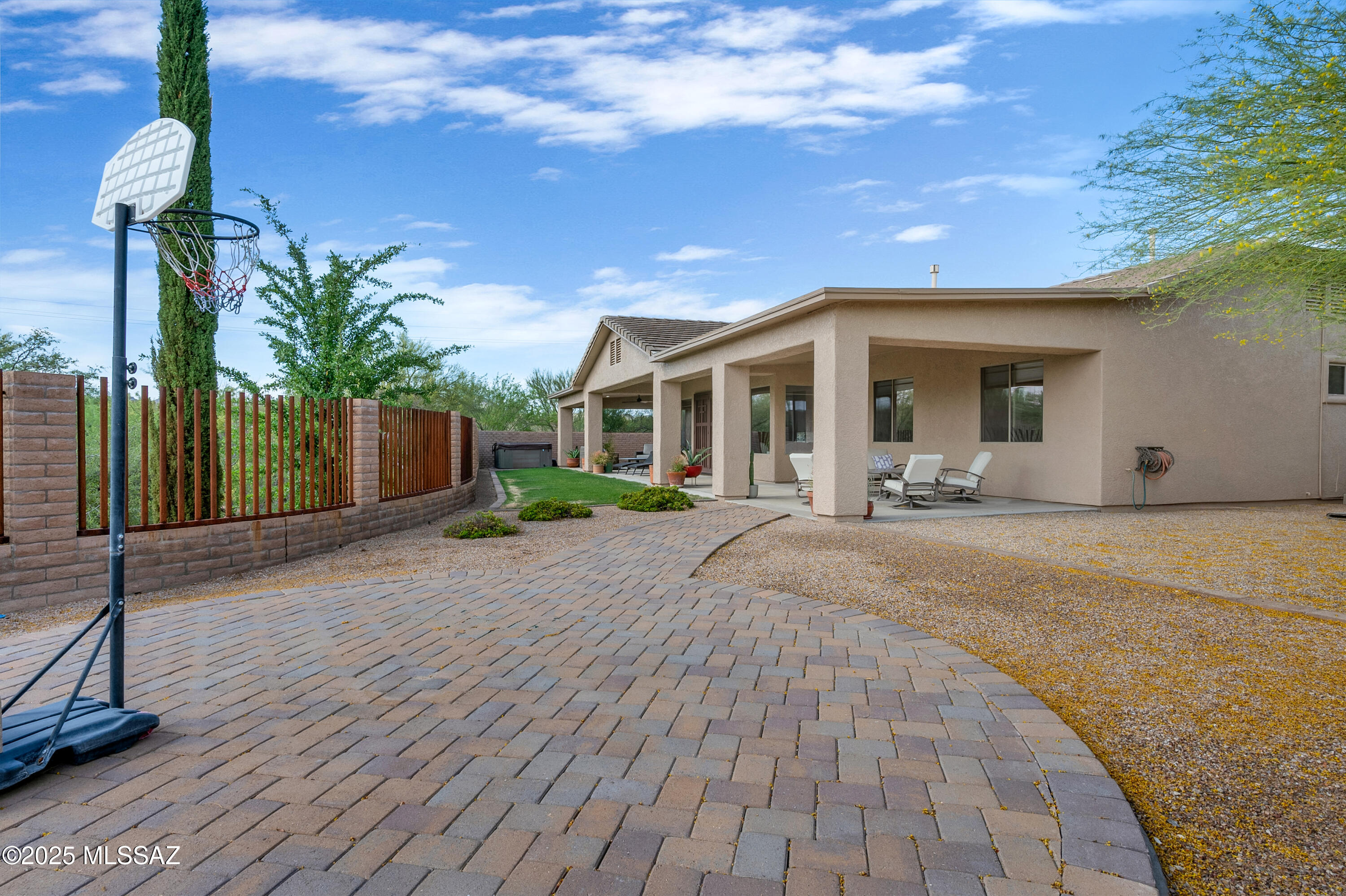 1808 W Quartz Rock Place
