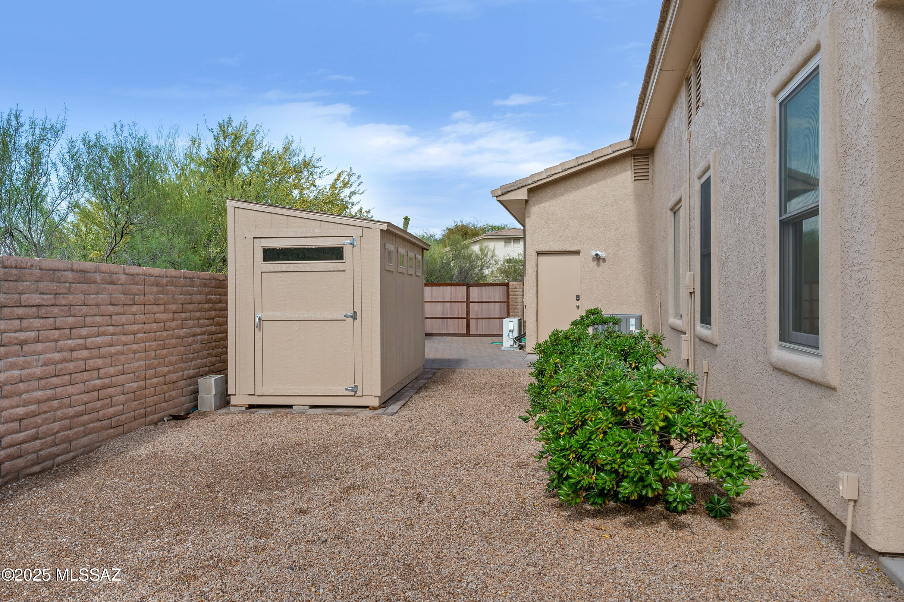 1808 W Quartz Rock Place
