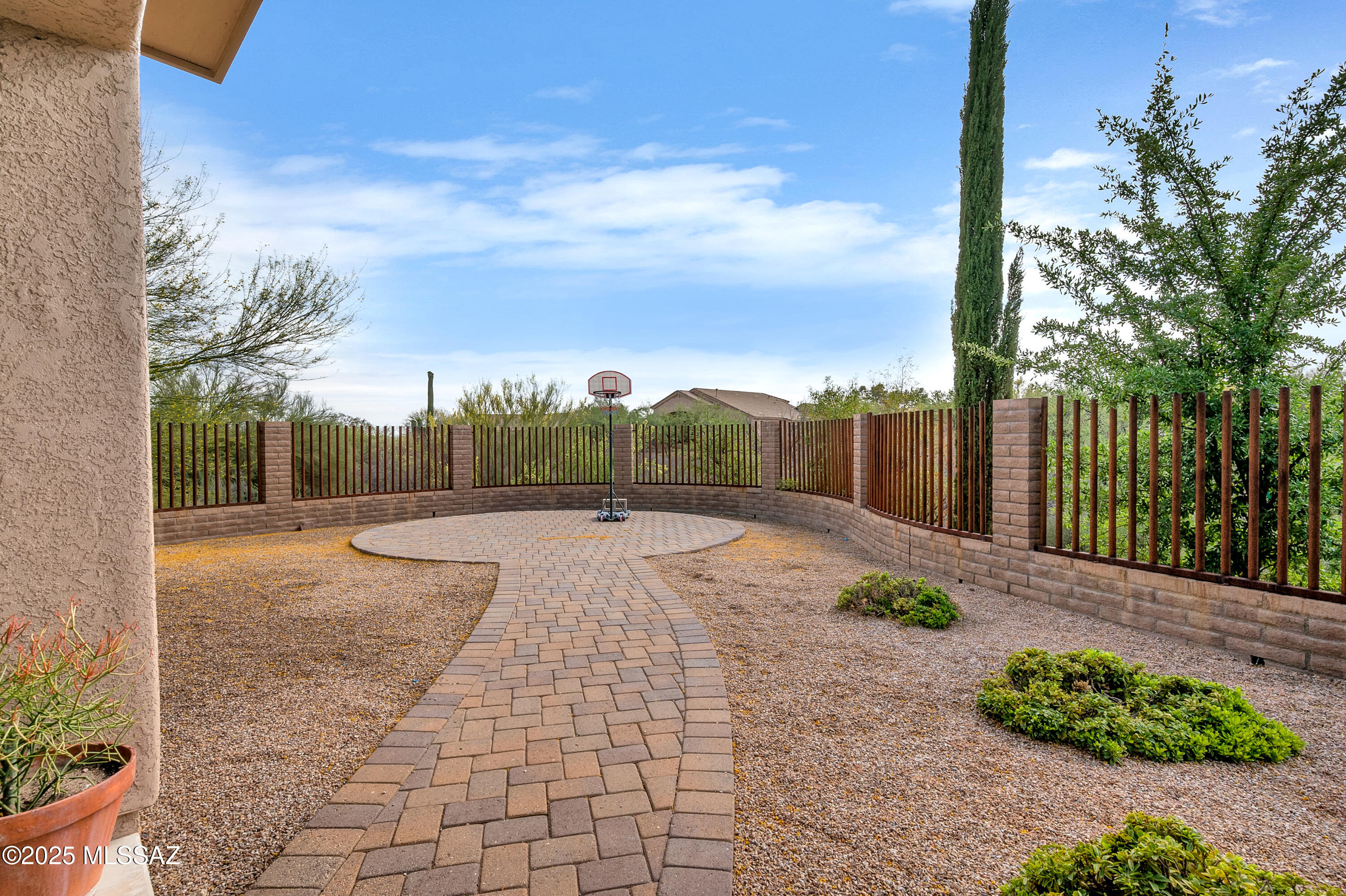 1808 W Quartz Rock Place