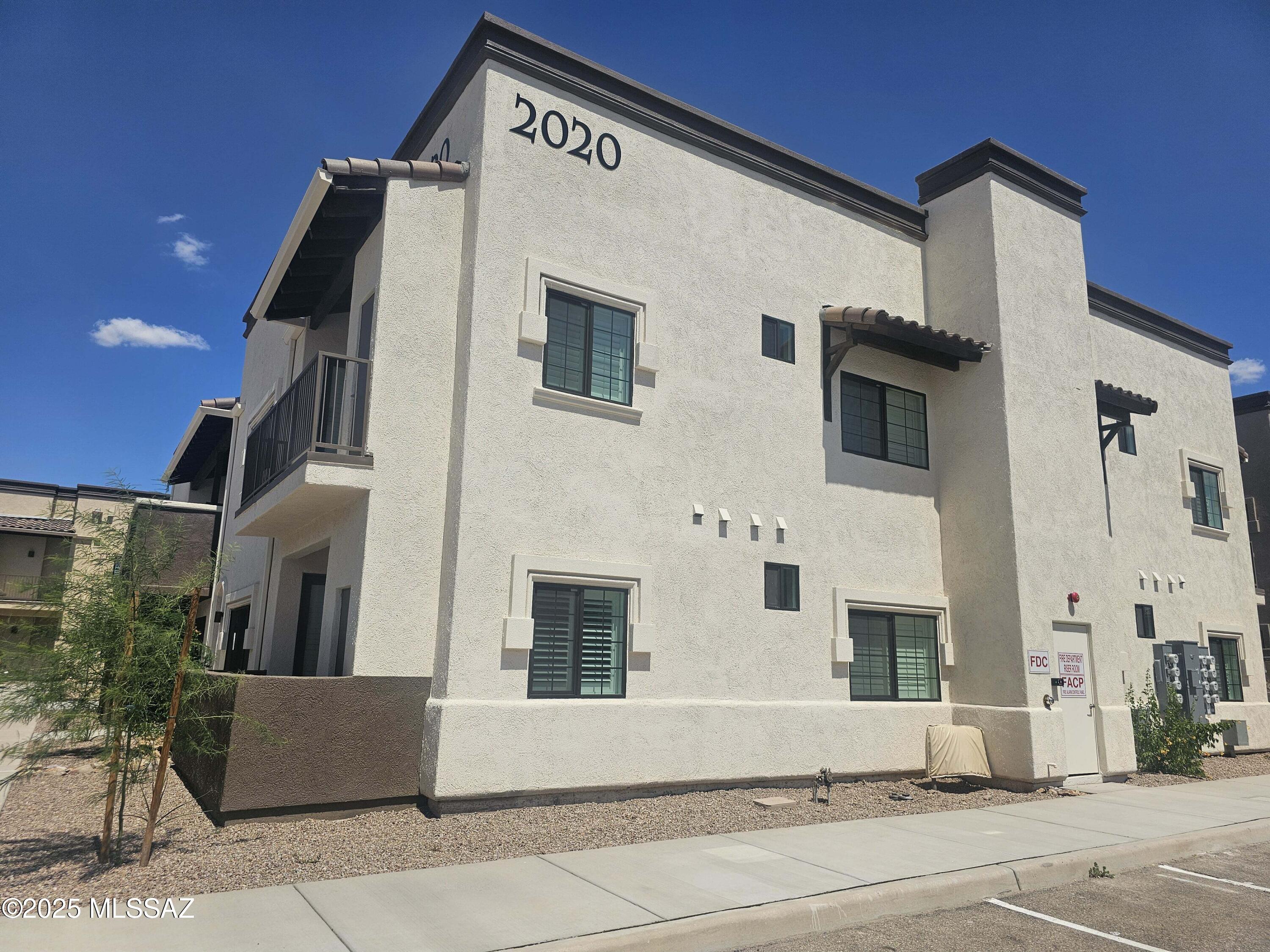 2020 E River Road Unit: 102