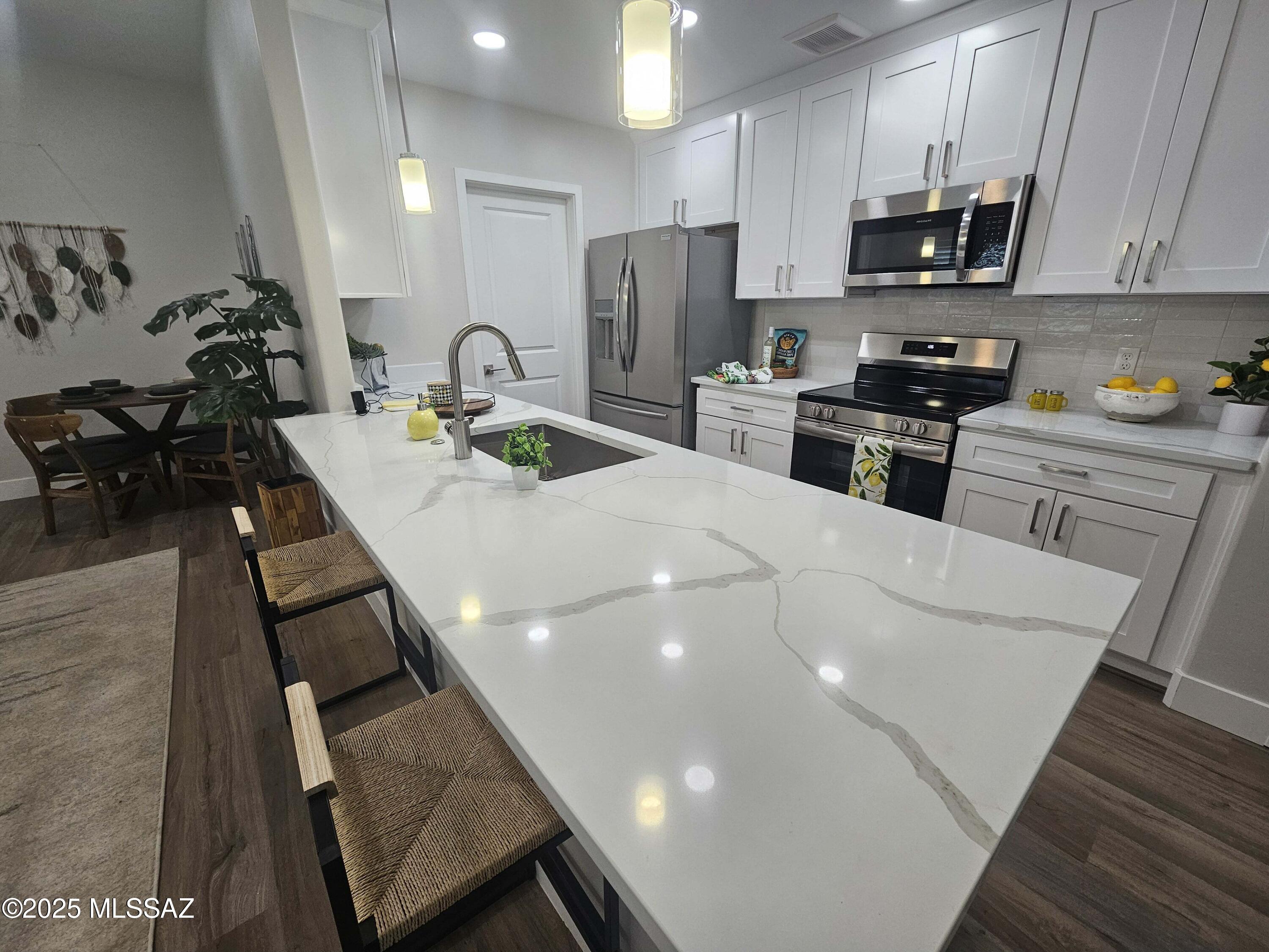 2020 E River Road Unit: 102