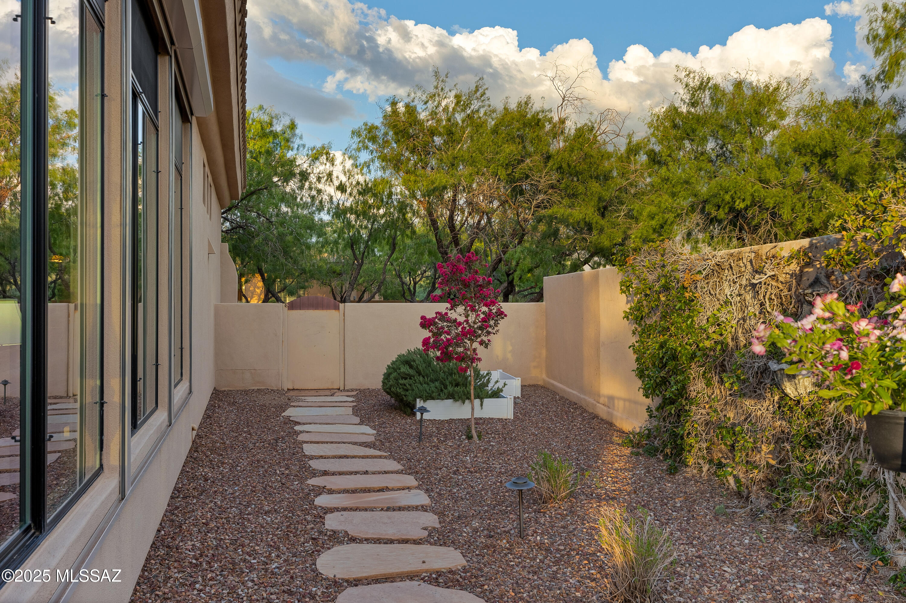 13837 N Steprock Canyon Place
