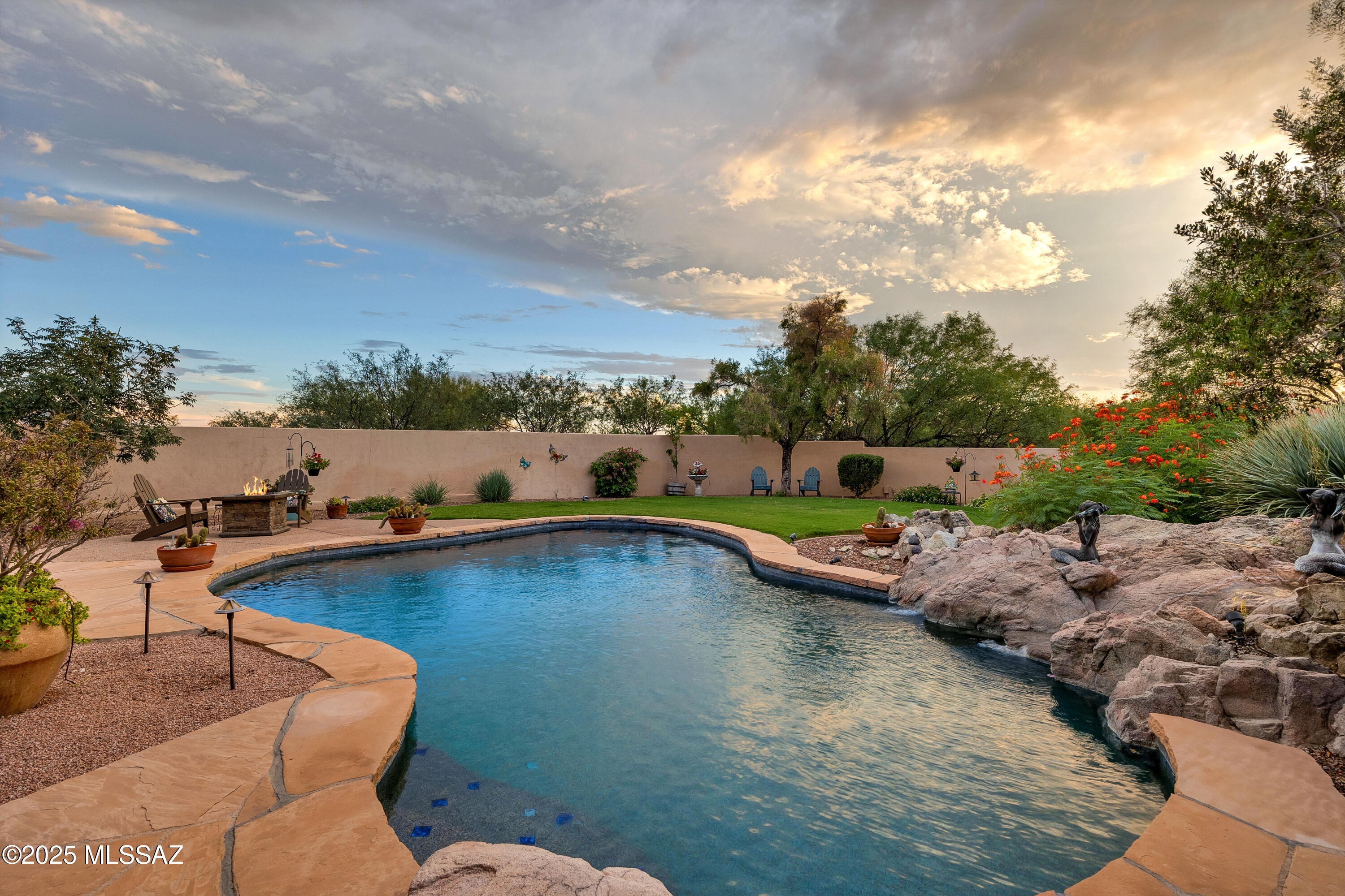 13837 N Steprock Canyon Place