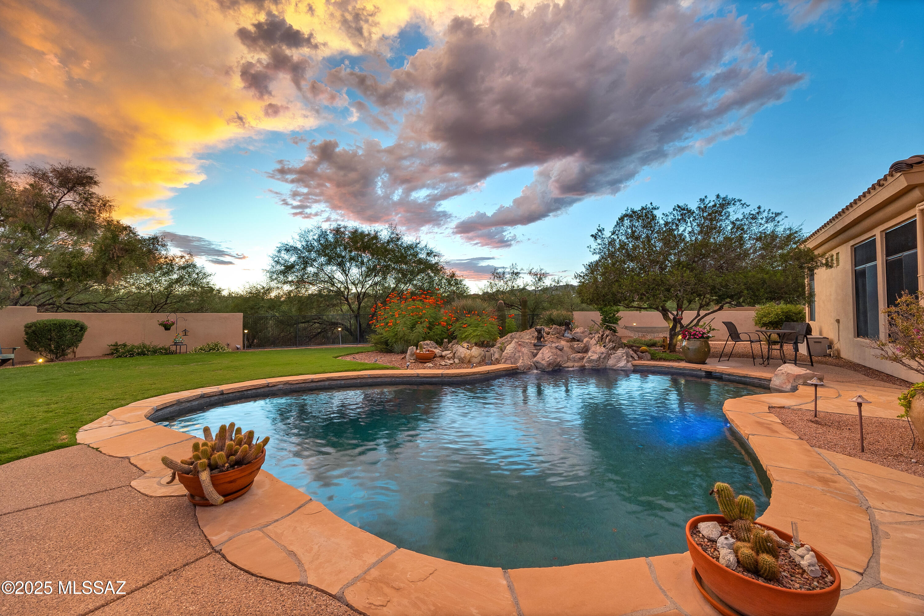 13837 N Steprock Canyon Place