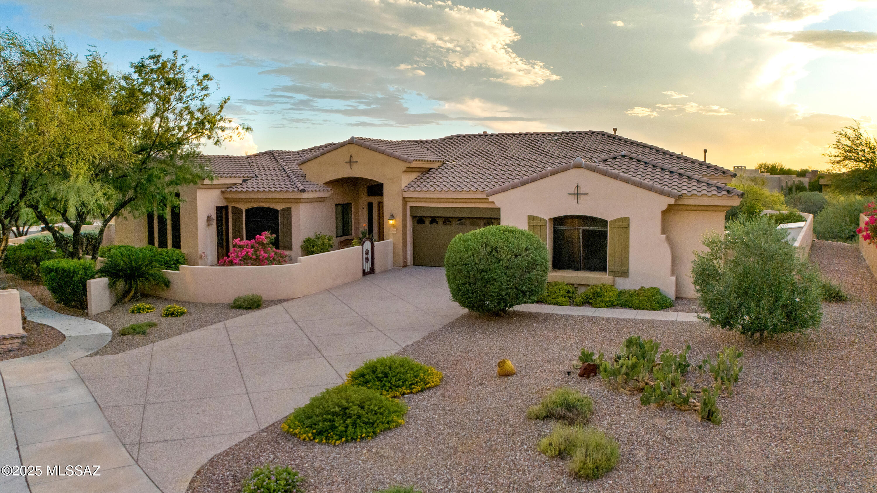 13837 N Steprock Canyon Place