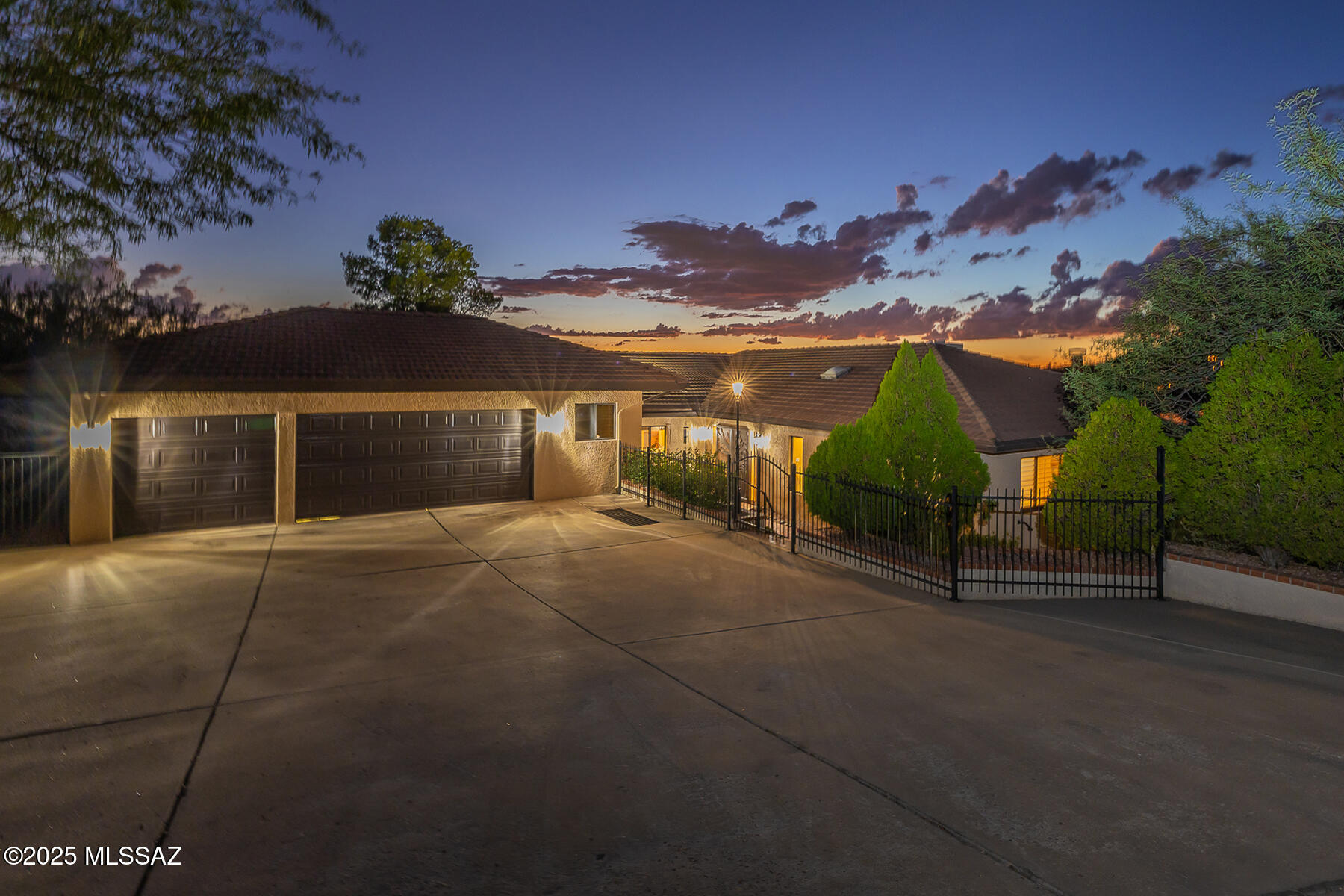 7001 N Finger Rock Place