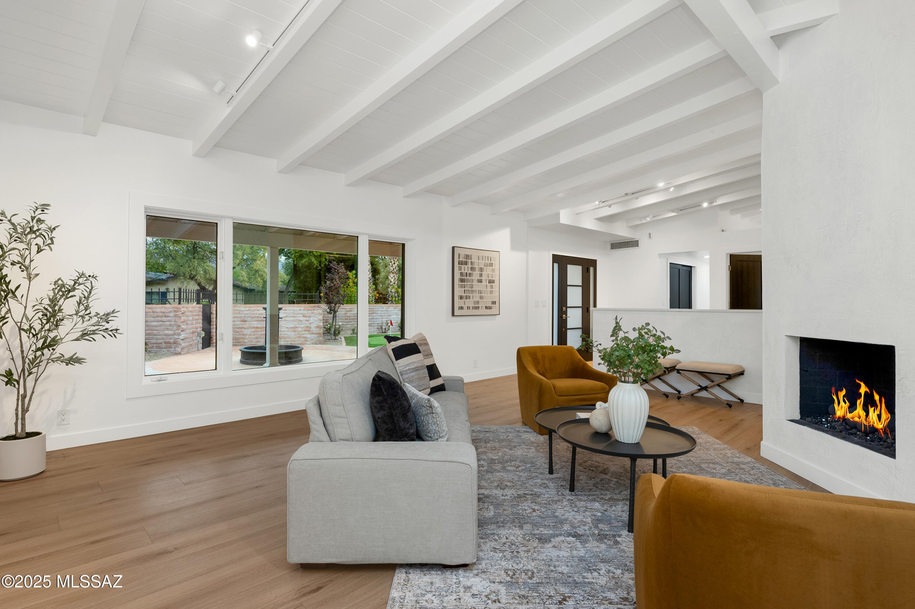 6126 E San Leandro Drive