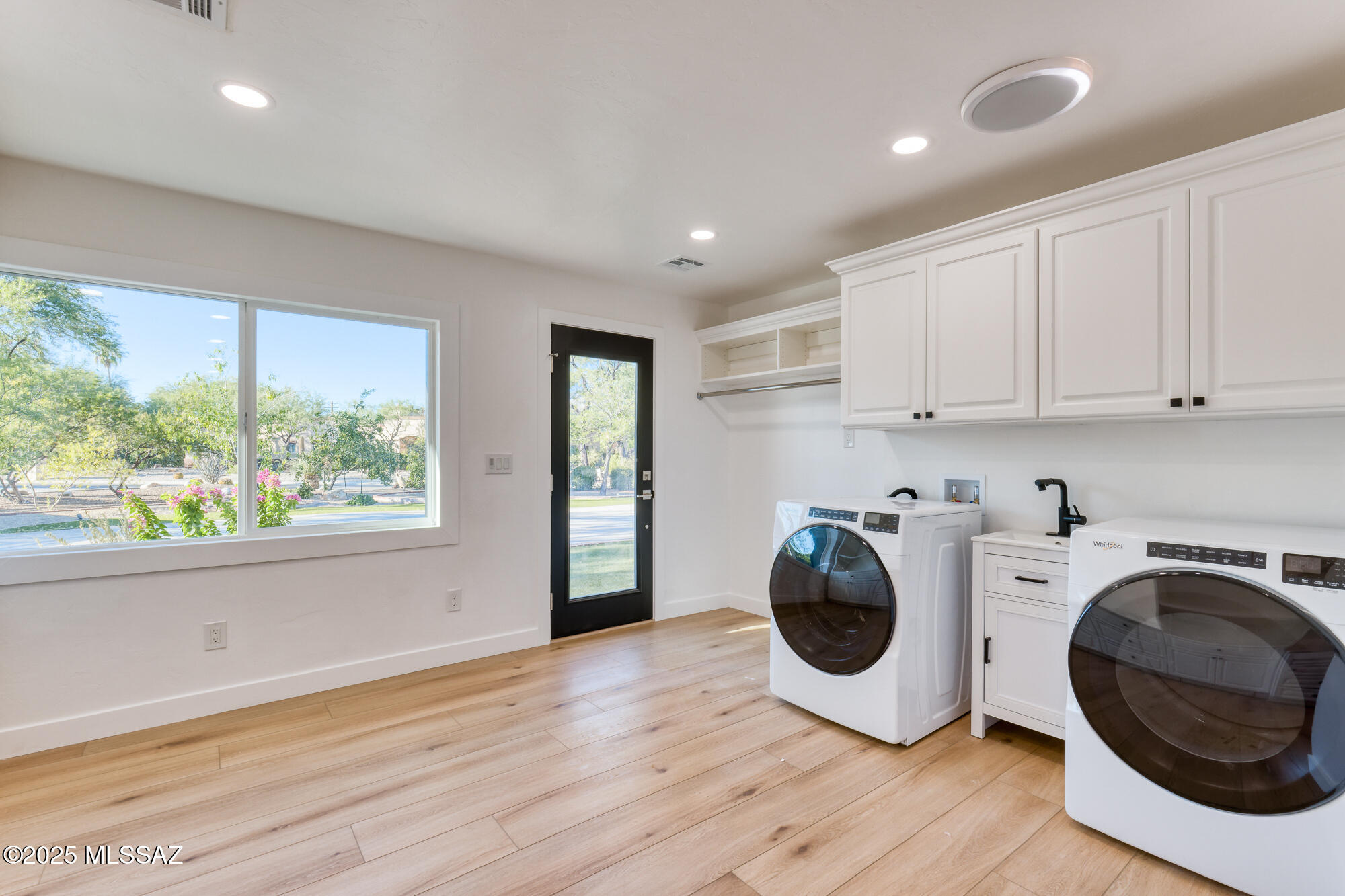 6126 E San Leandro Drive