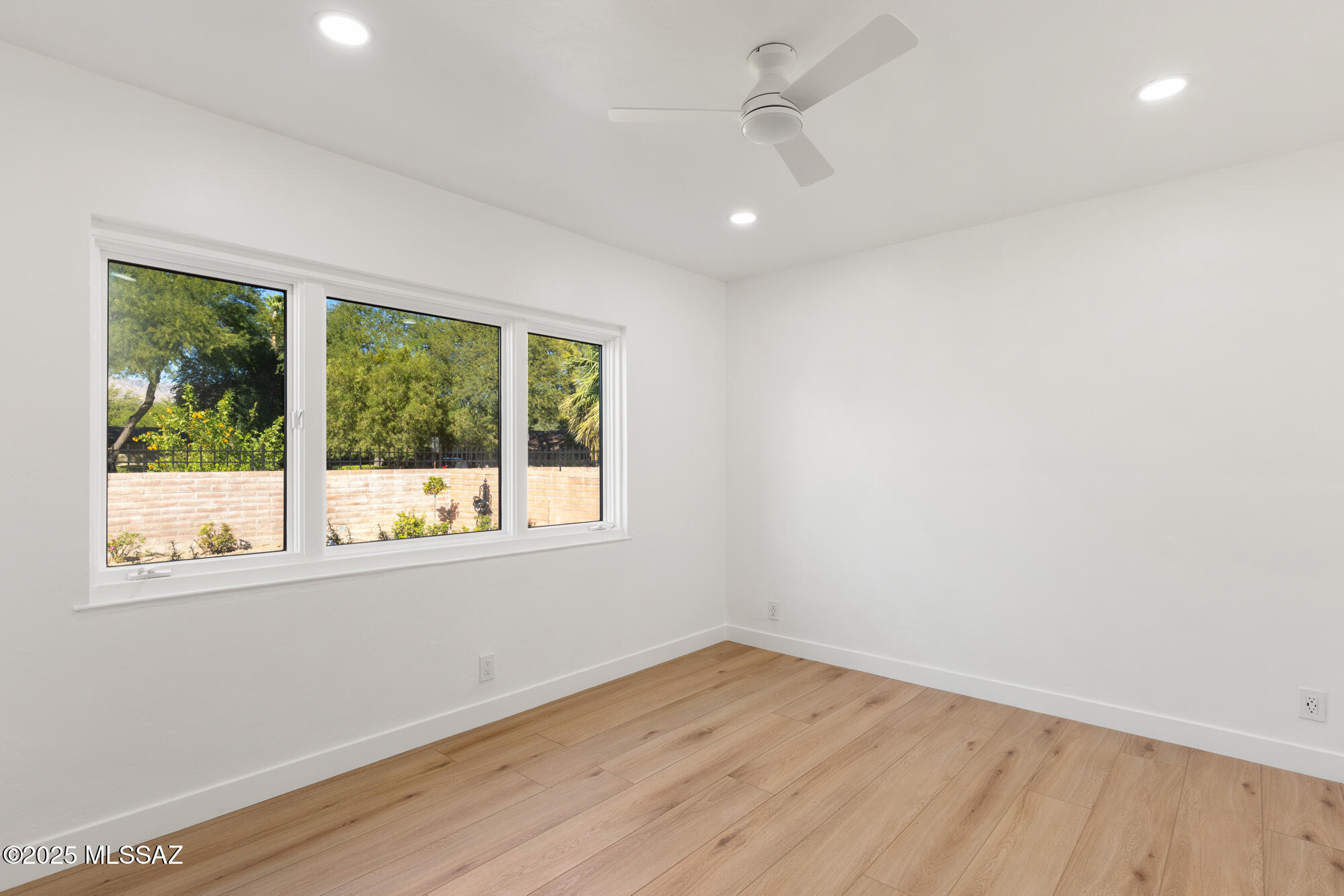 6126 E San Leandro Drive