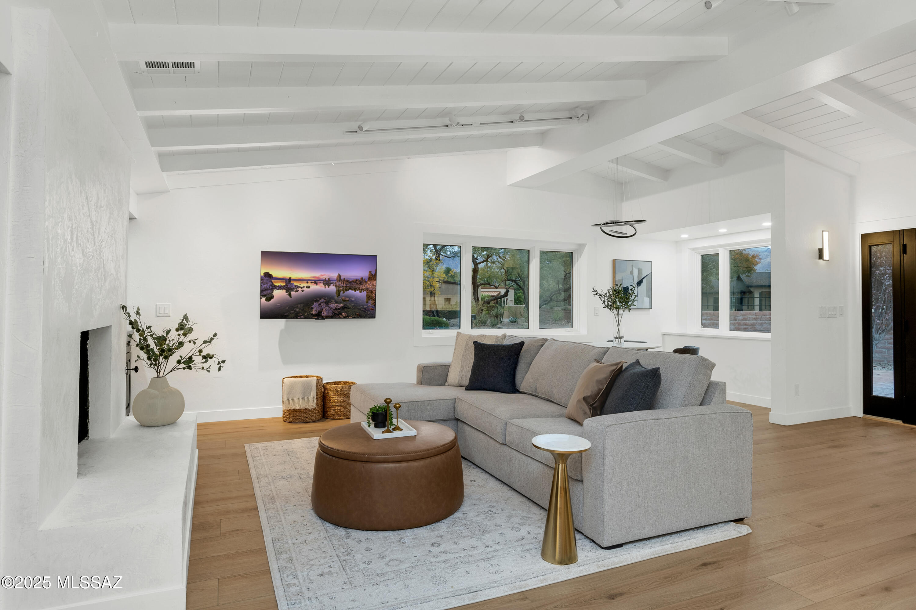 6126 E San Leandro Drive