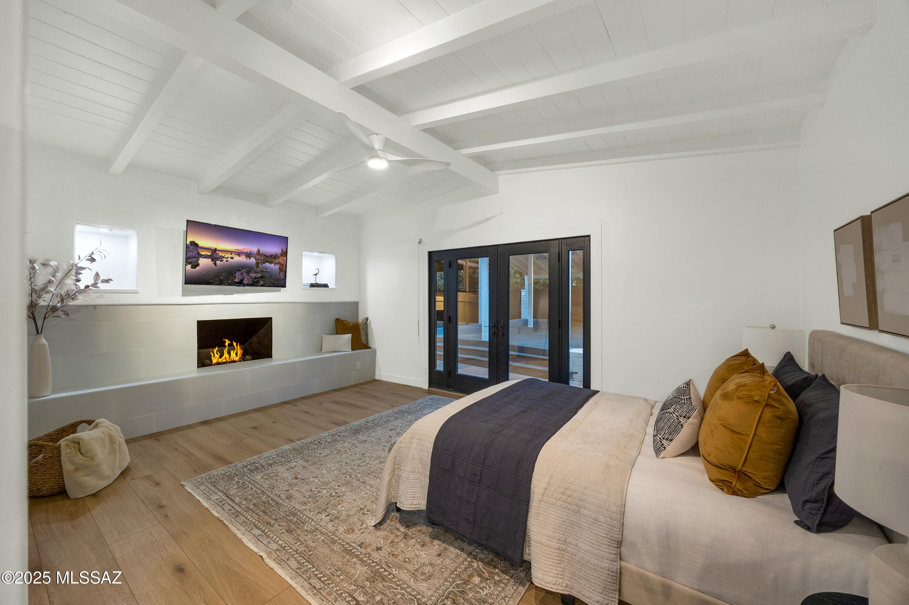 6126 E San Leandro Drive
