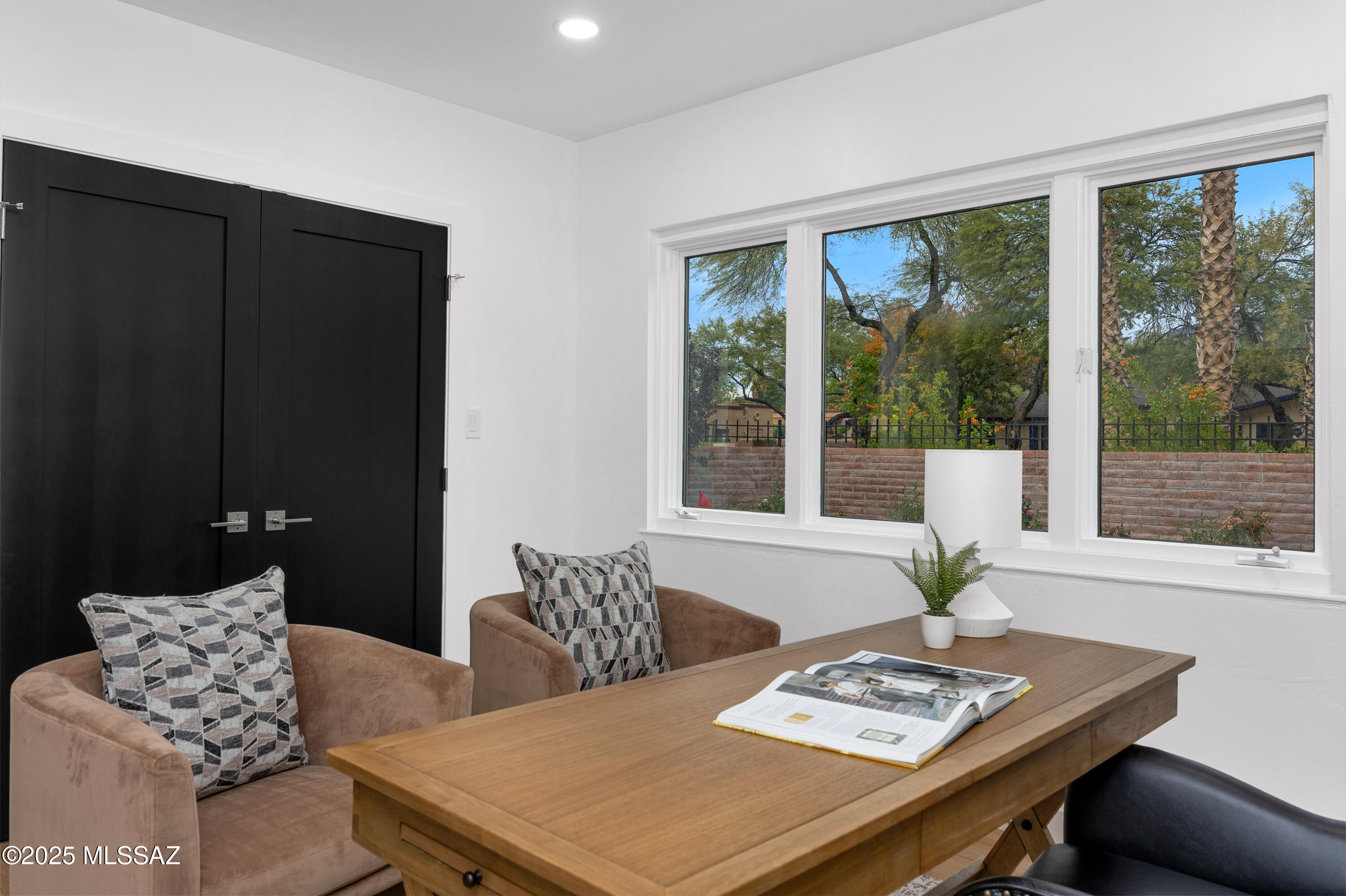 6126 E San Leandro Drive