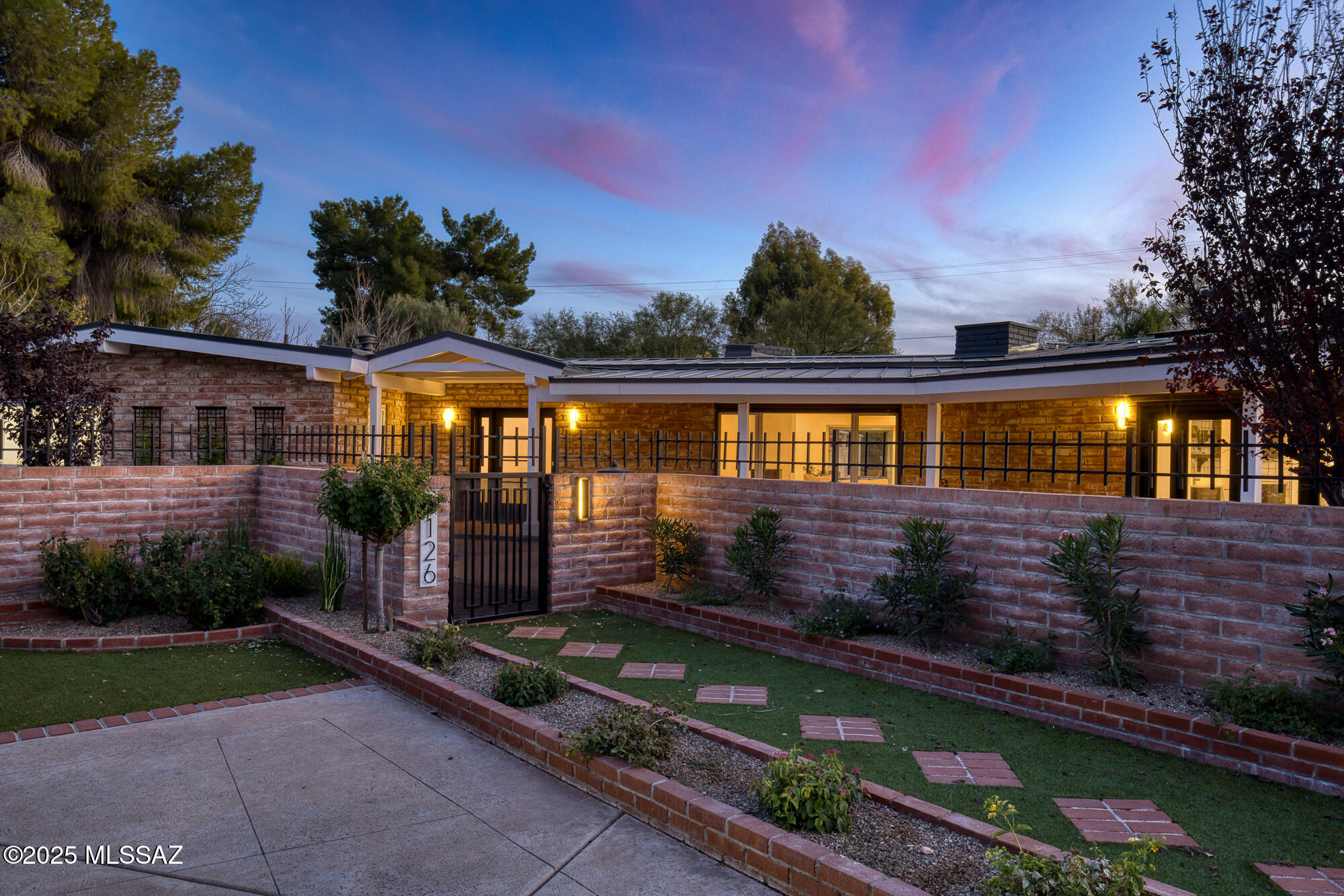 6126 E San Leandro Drive