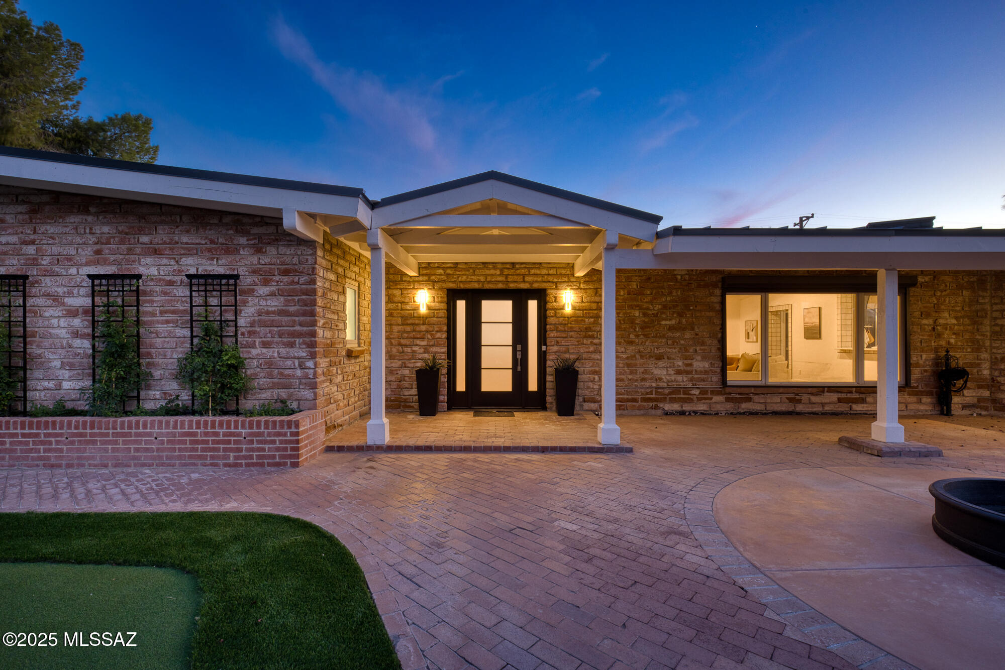 6126 E San Leandro Drive