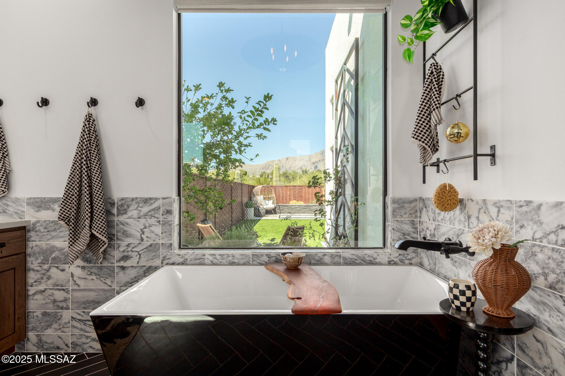 4334 N CAMINO DEL OBISPO