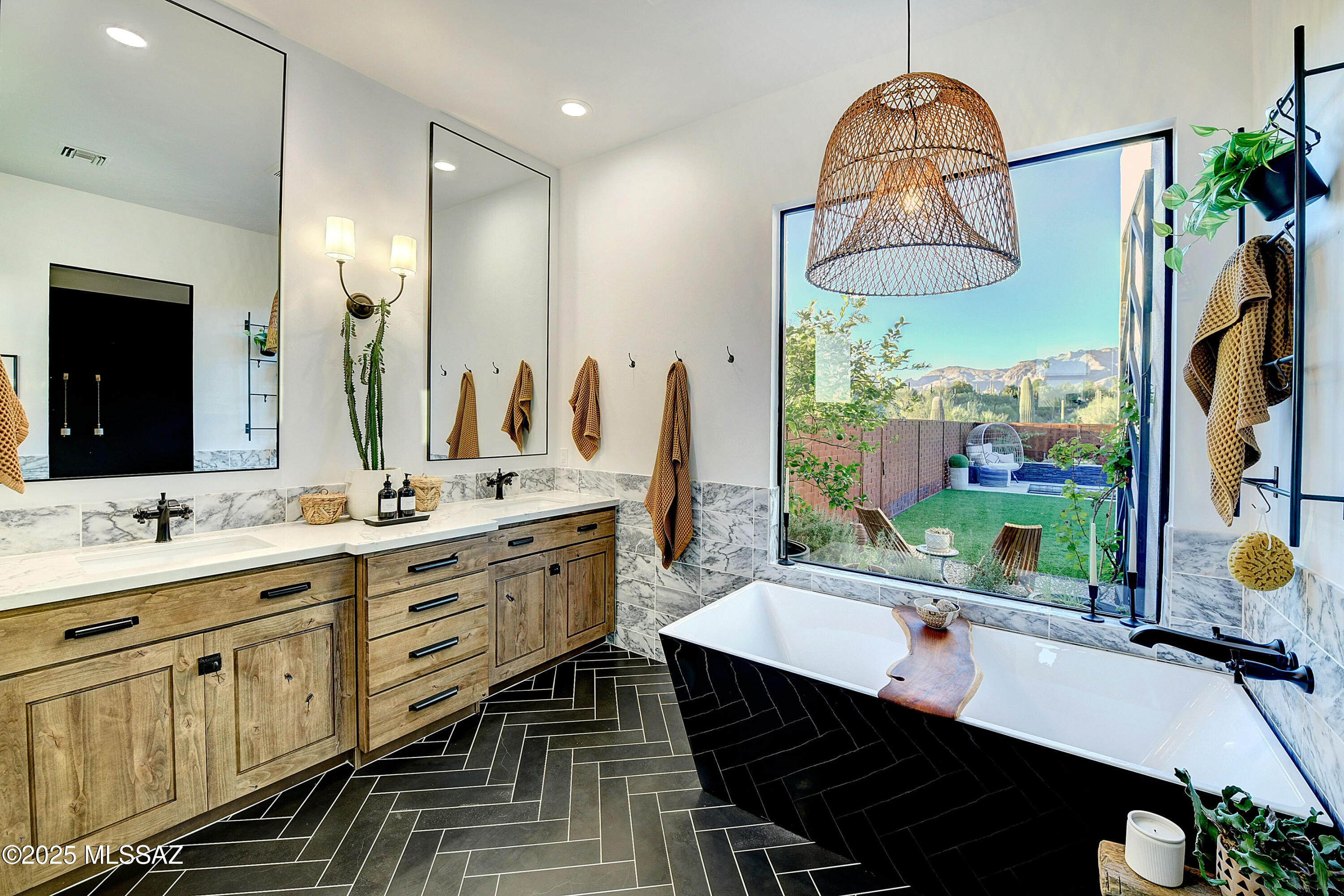 4334 N CAMINO DEL OBISPO