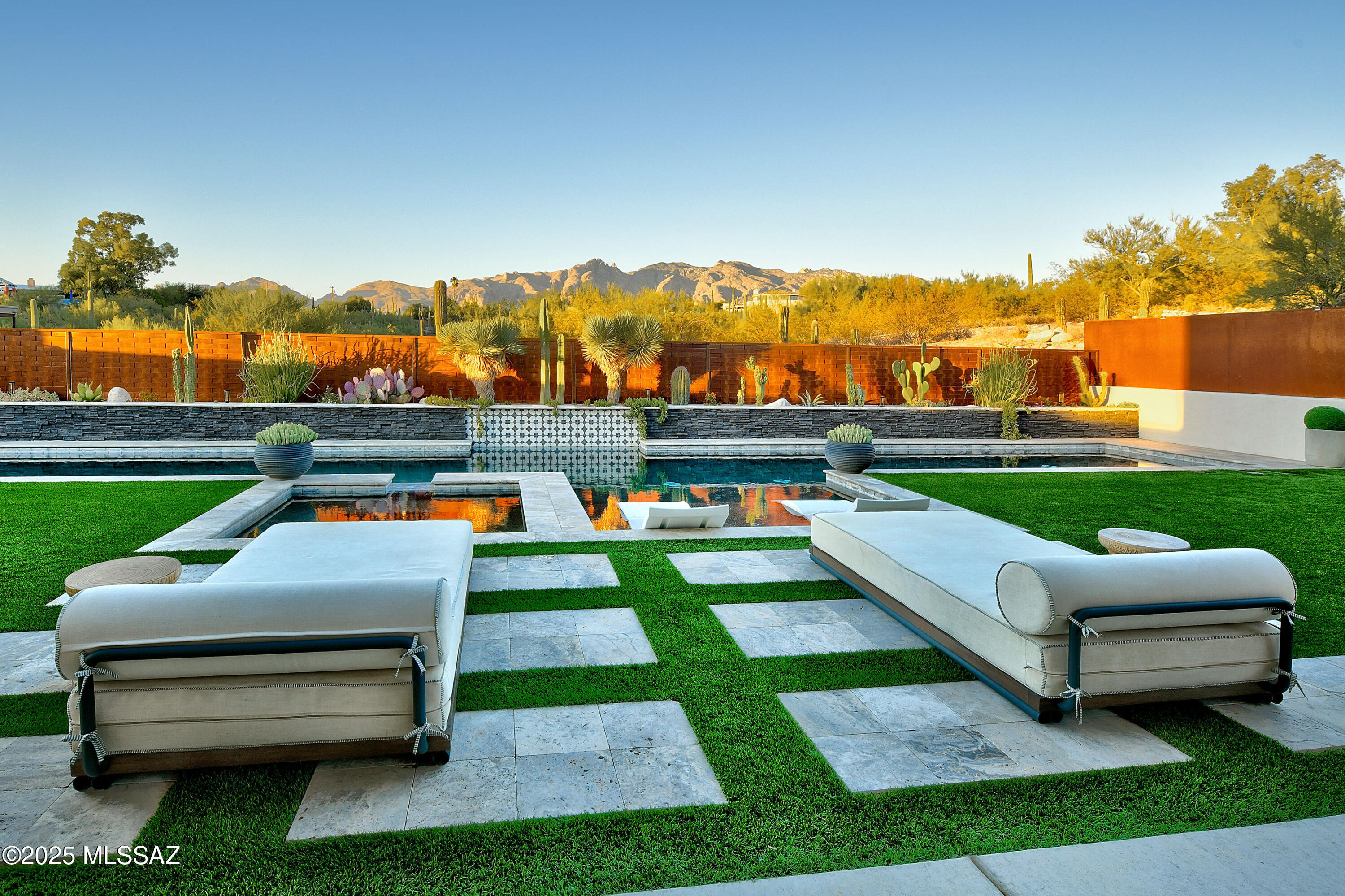 4334 N CAMINO DEL OBISPO