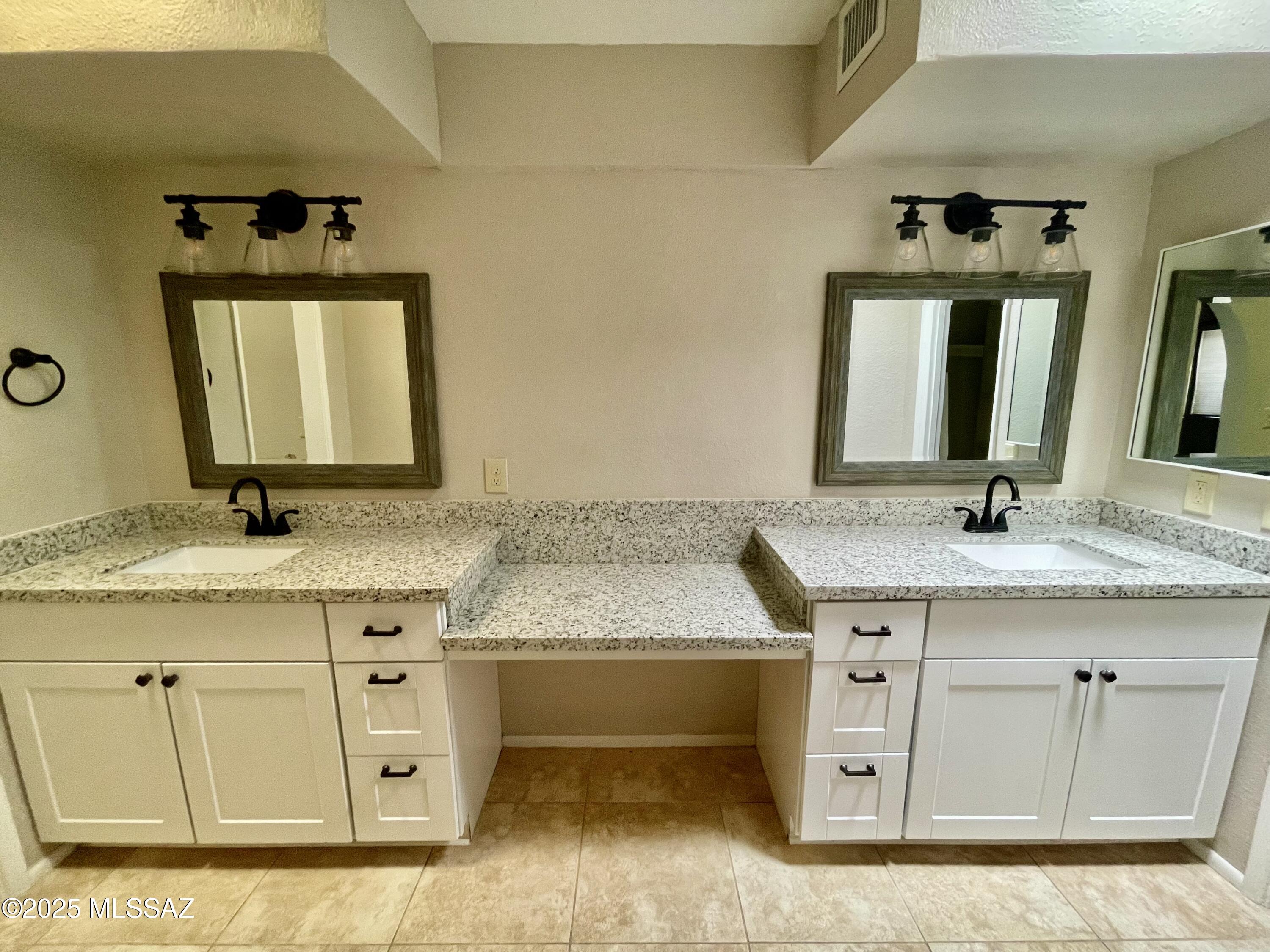 2434 N Shade Tree Circle