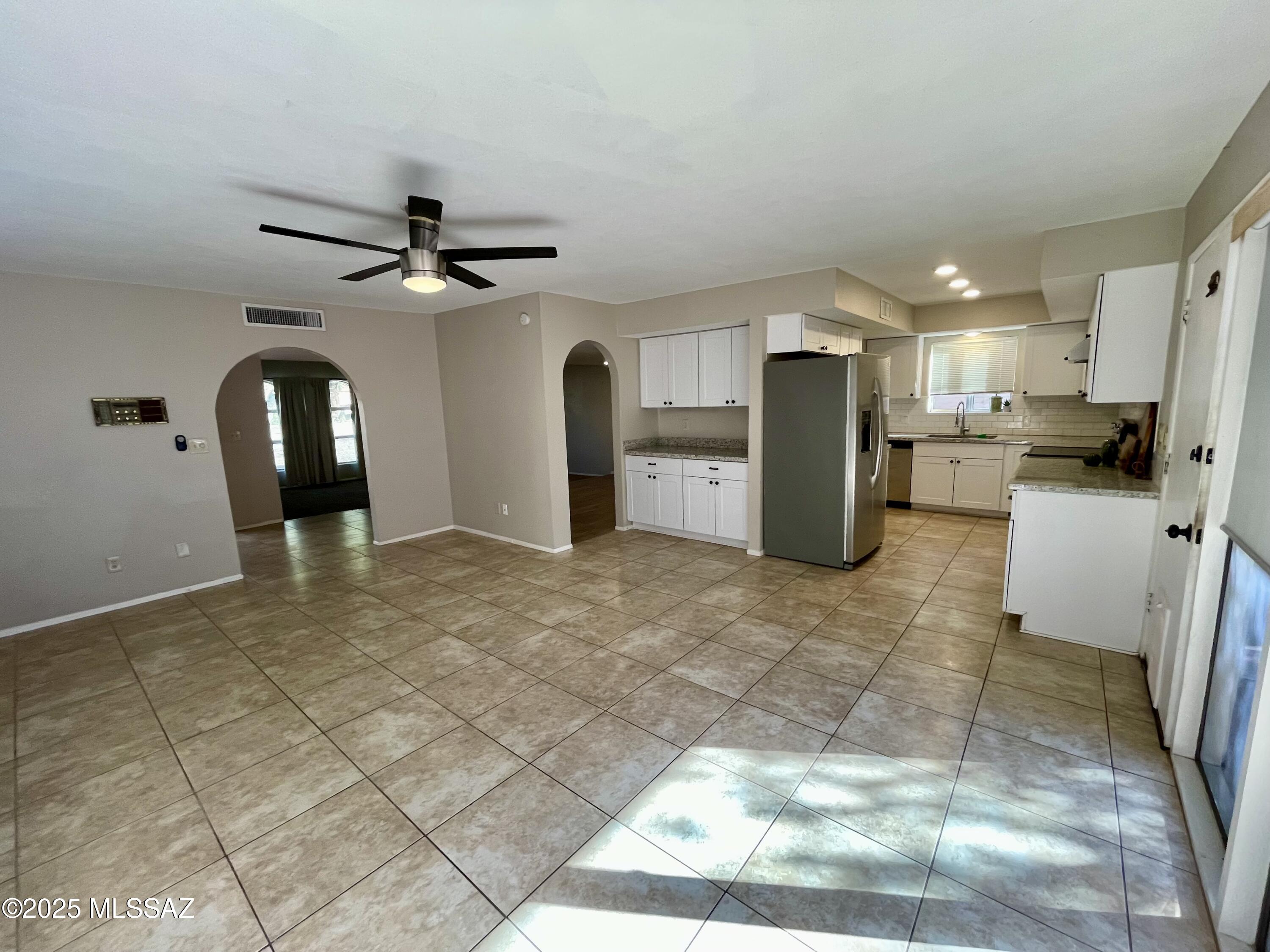 2434 N Shade Tree Circle