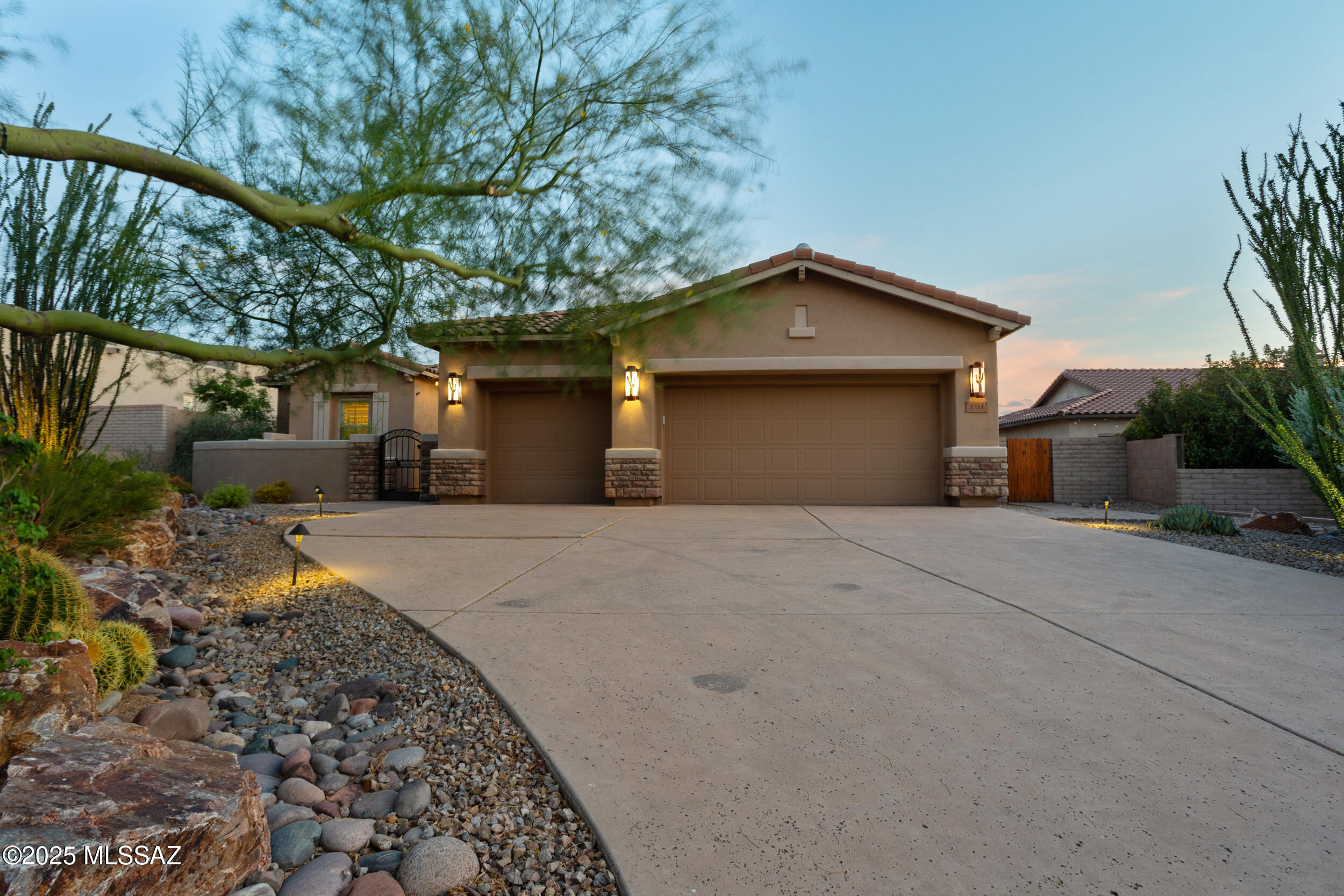 5733 W SILENT WASH Place