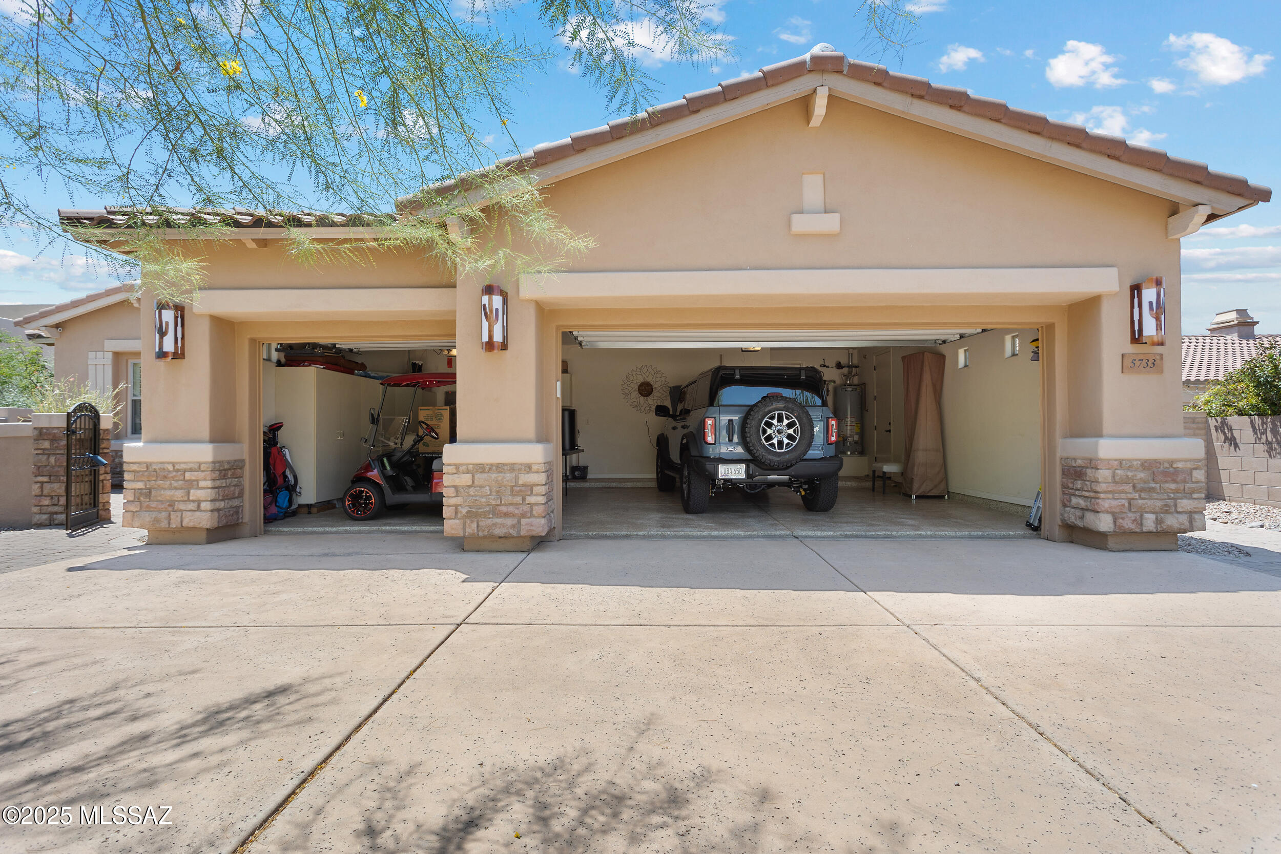 5733 W SILENT WASH Place