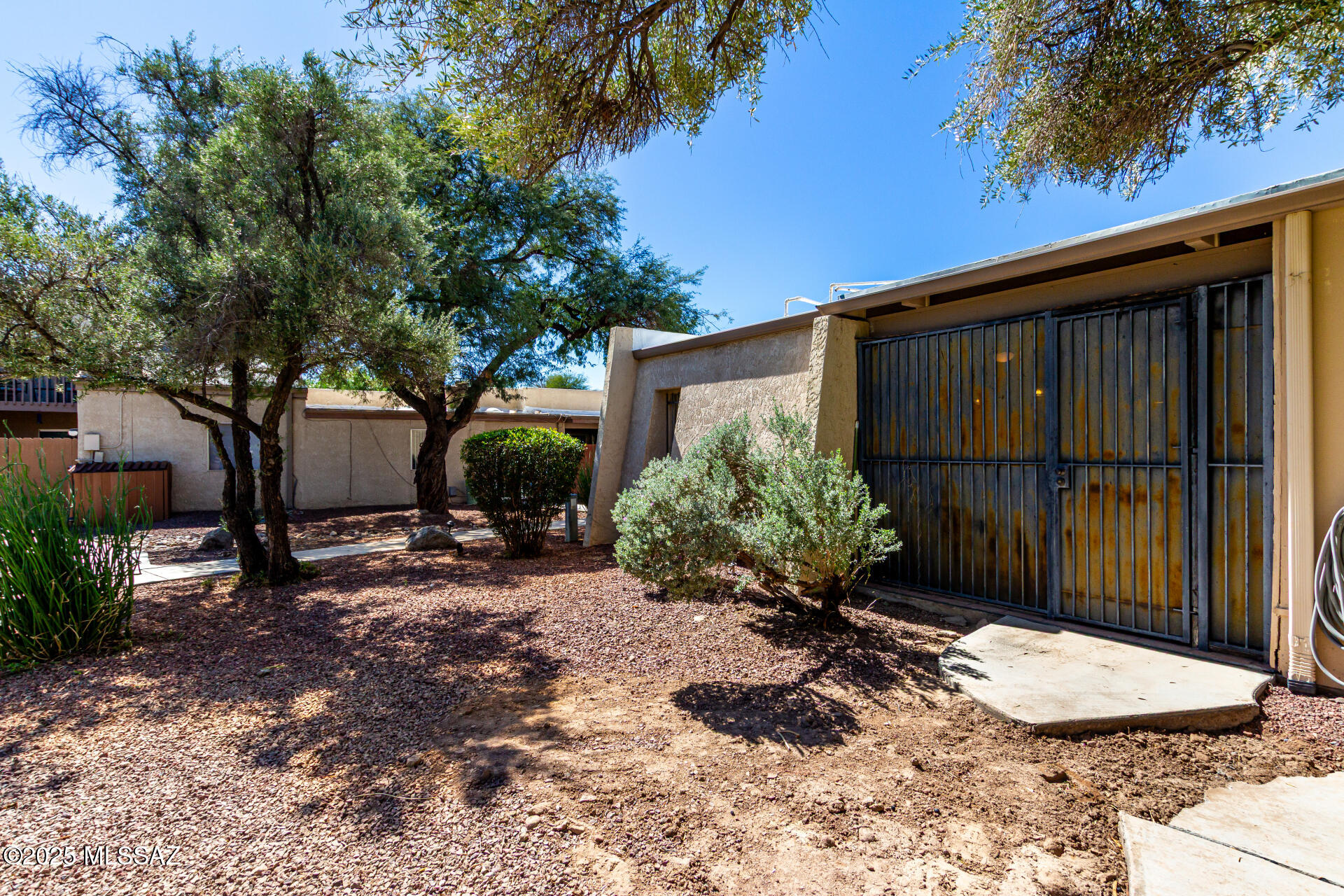 3750 N Country Club Road 1