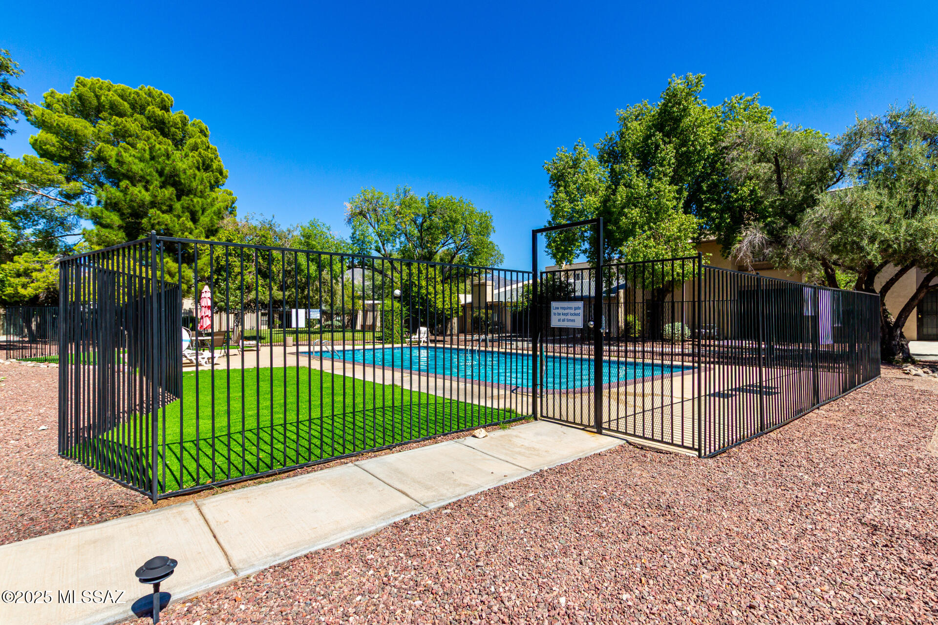 3750 N Country Club Road 1