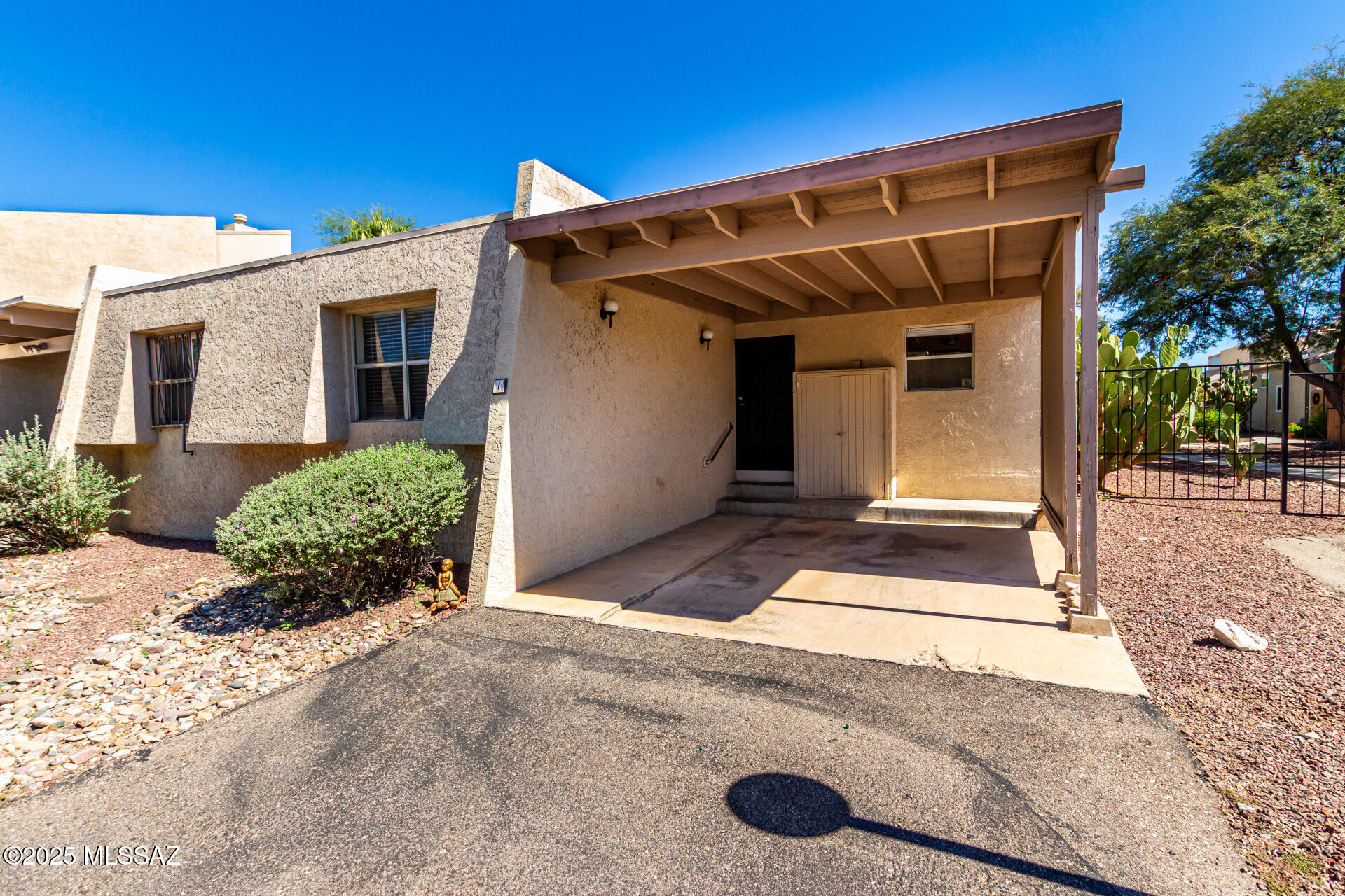 3750 N Country Club Road 1