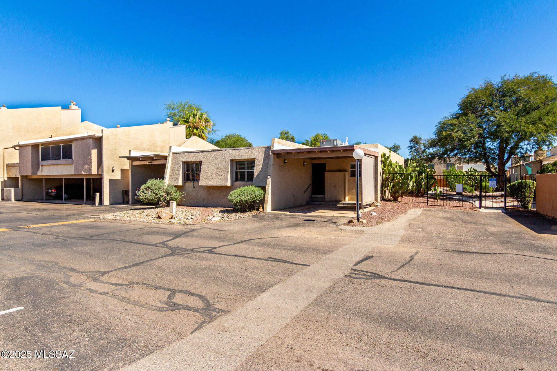 3750 N Country Club Road 1