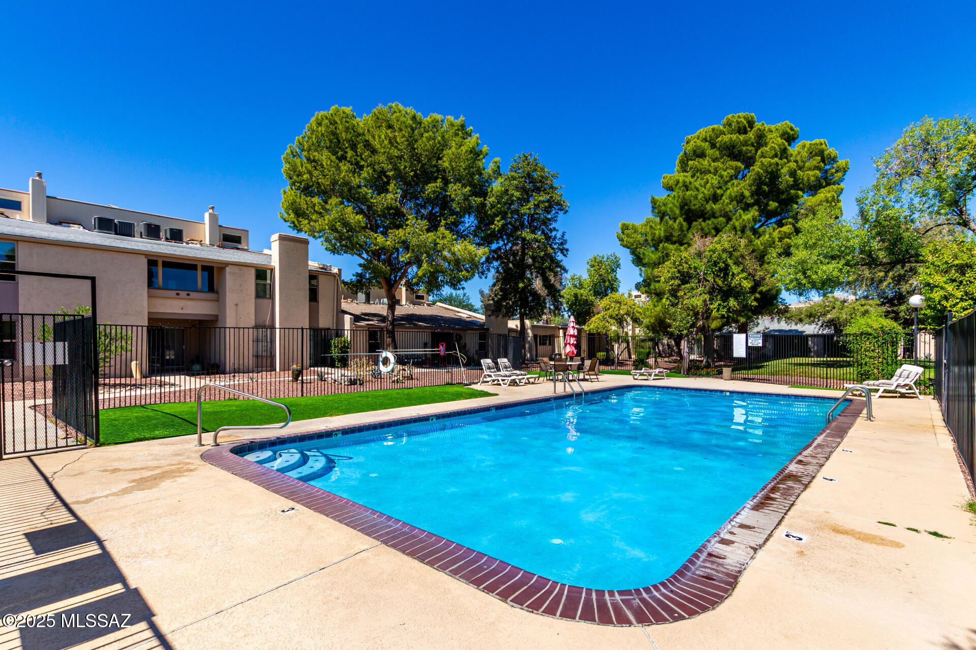 3750 N Country Club Road 1