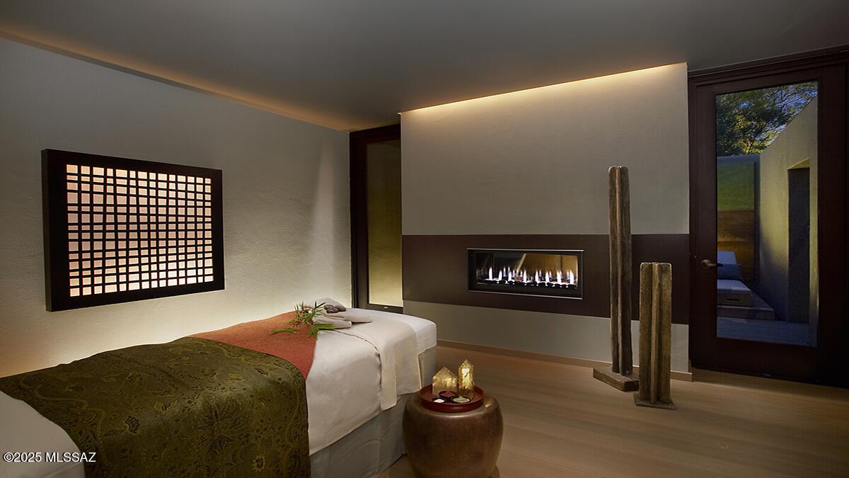 5000 E Via Estancia Miraval 9