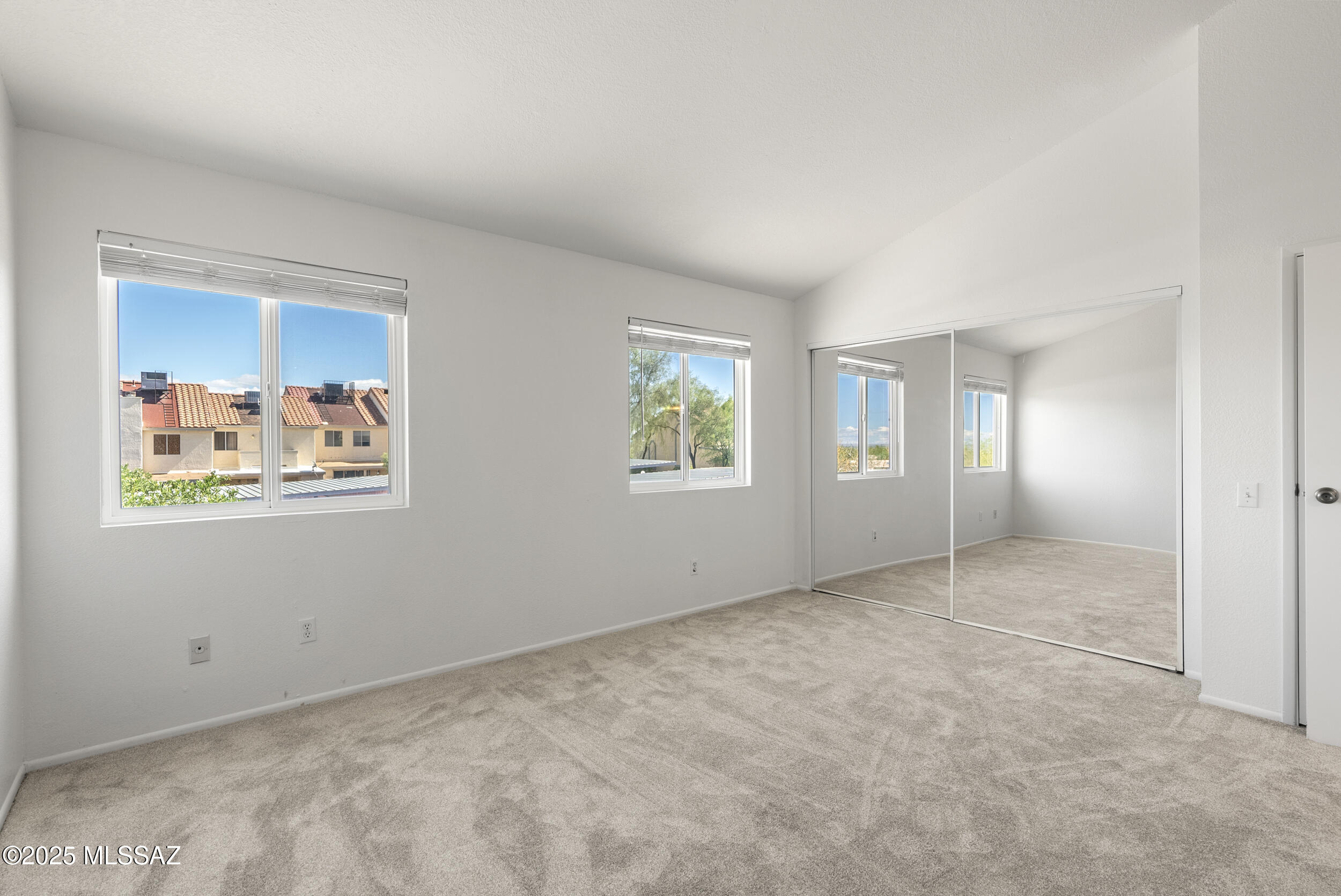 2754 W Avenida Azahar