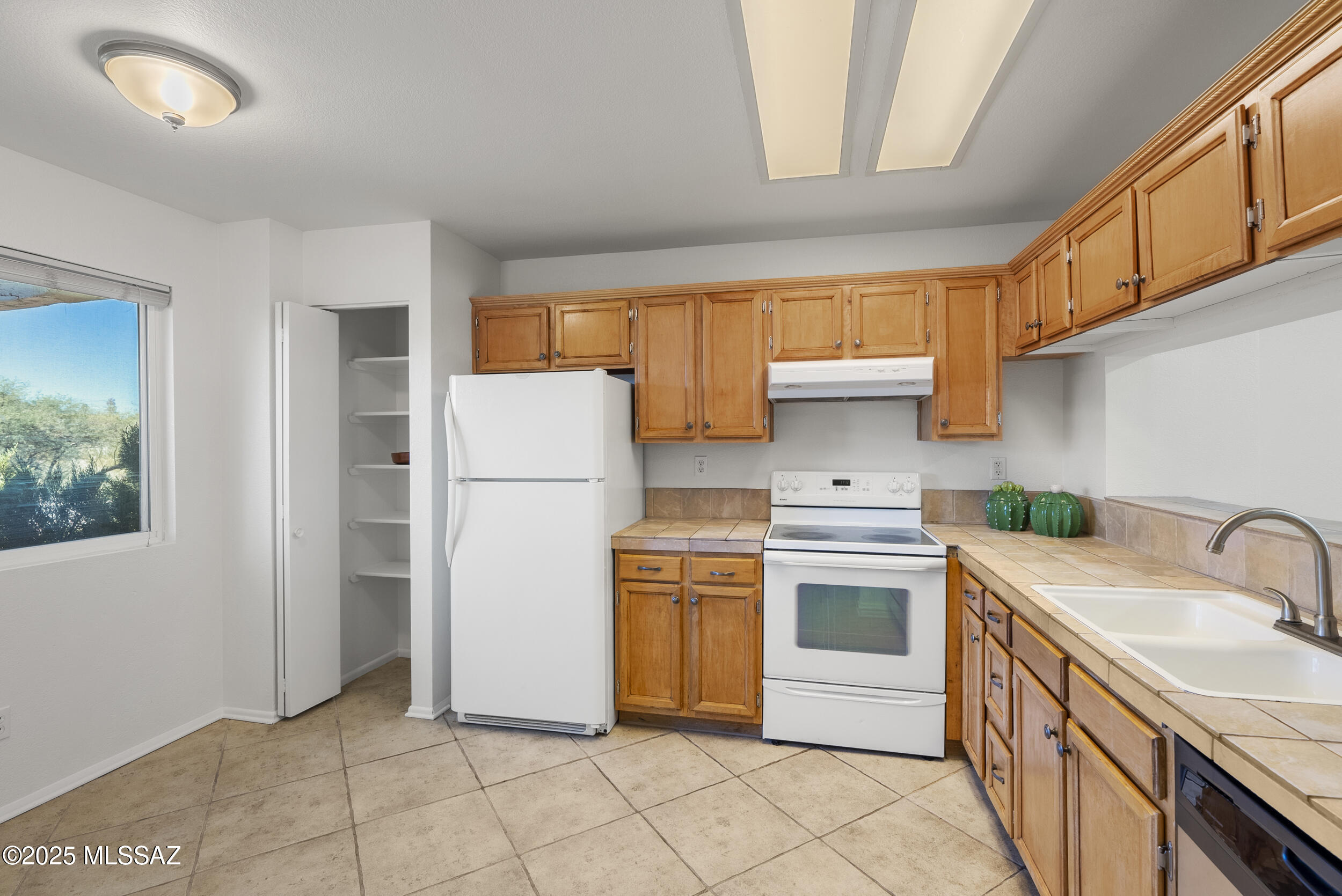 2754 W Avenida Azahar
