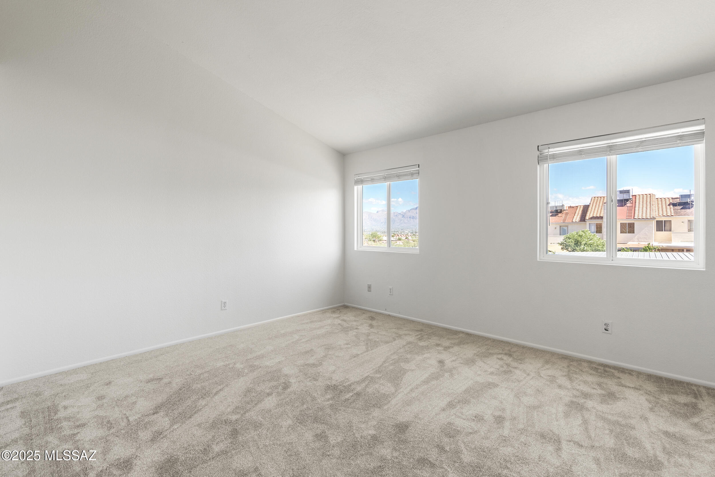 2754 W Avenida Azahar